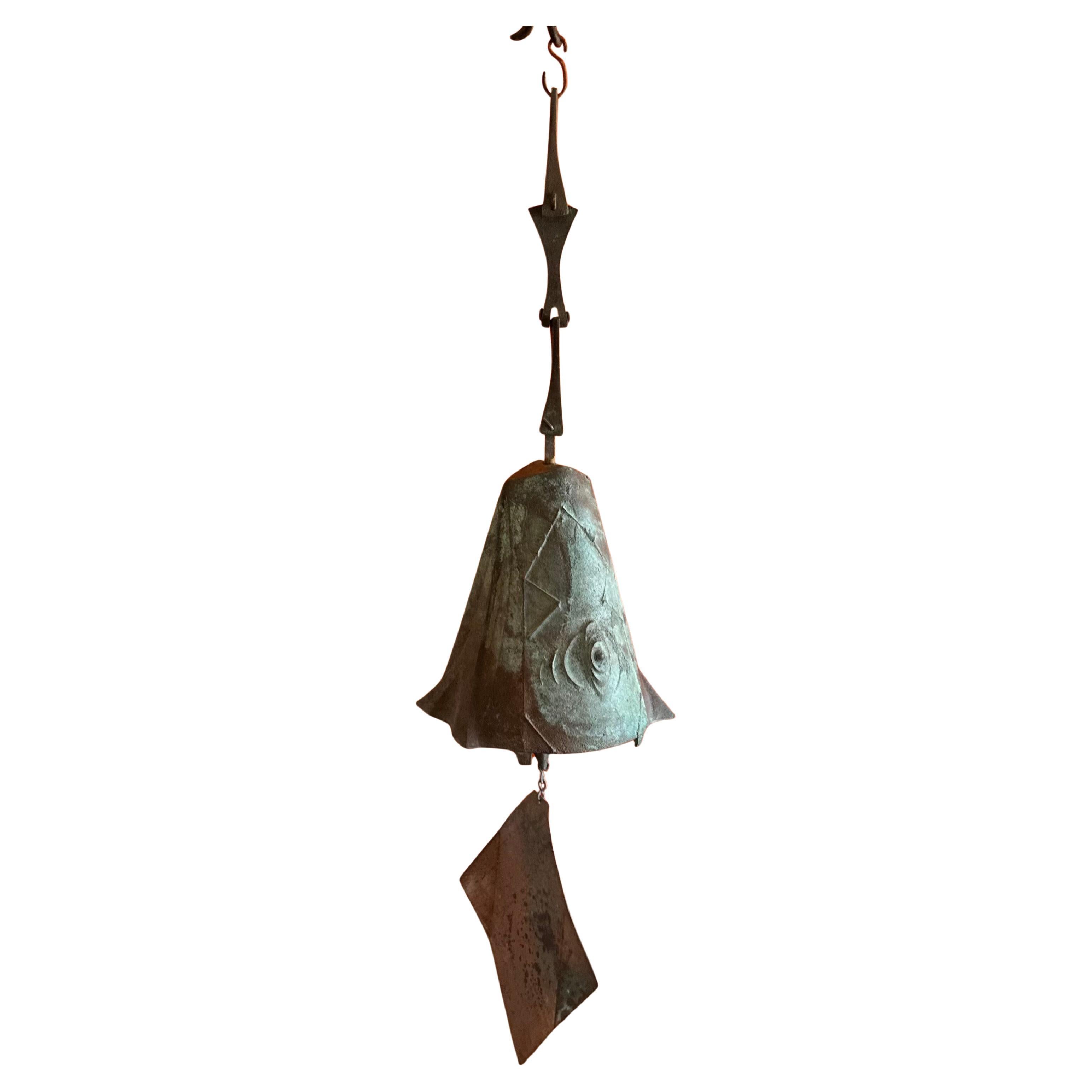 Campana eolica extra large in bronzo di Paolo Soleri per Cosanti
