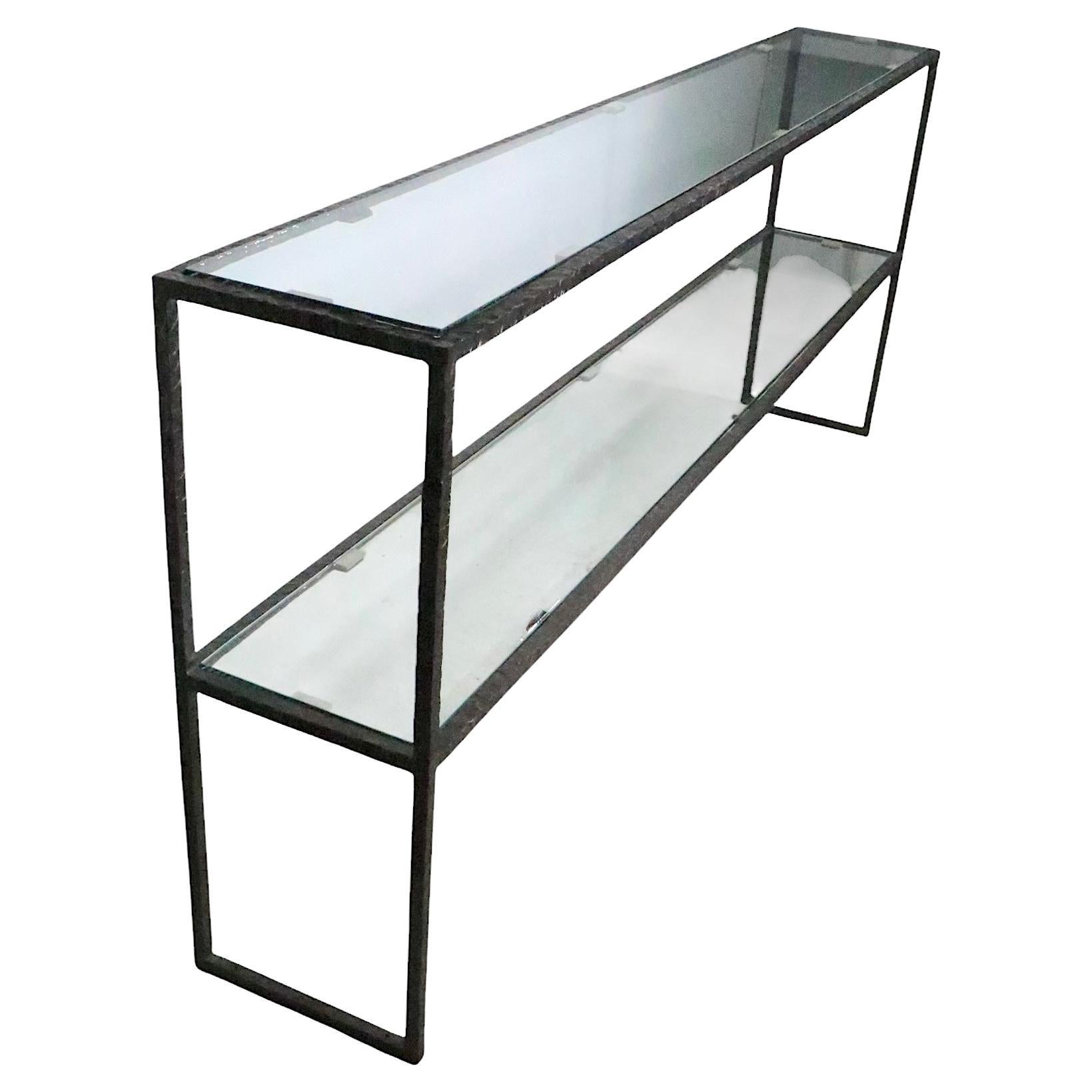 Extra groß Brutalist Zwei Etagen  Konsolentisch aus Eisen und Glas nach Evans, ca. 1970er Jahre