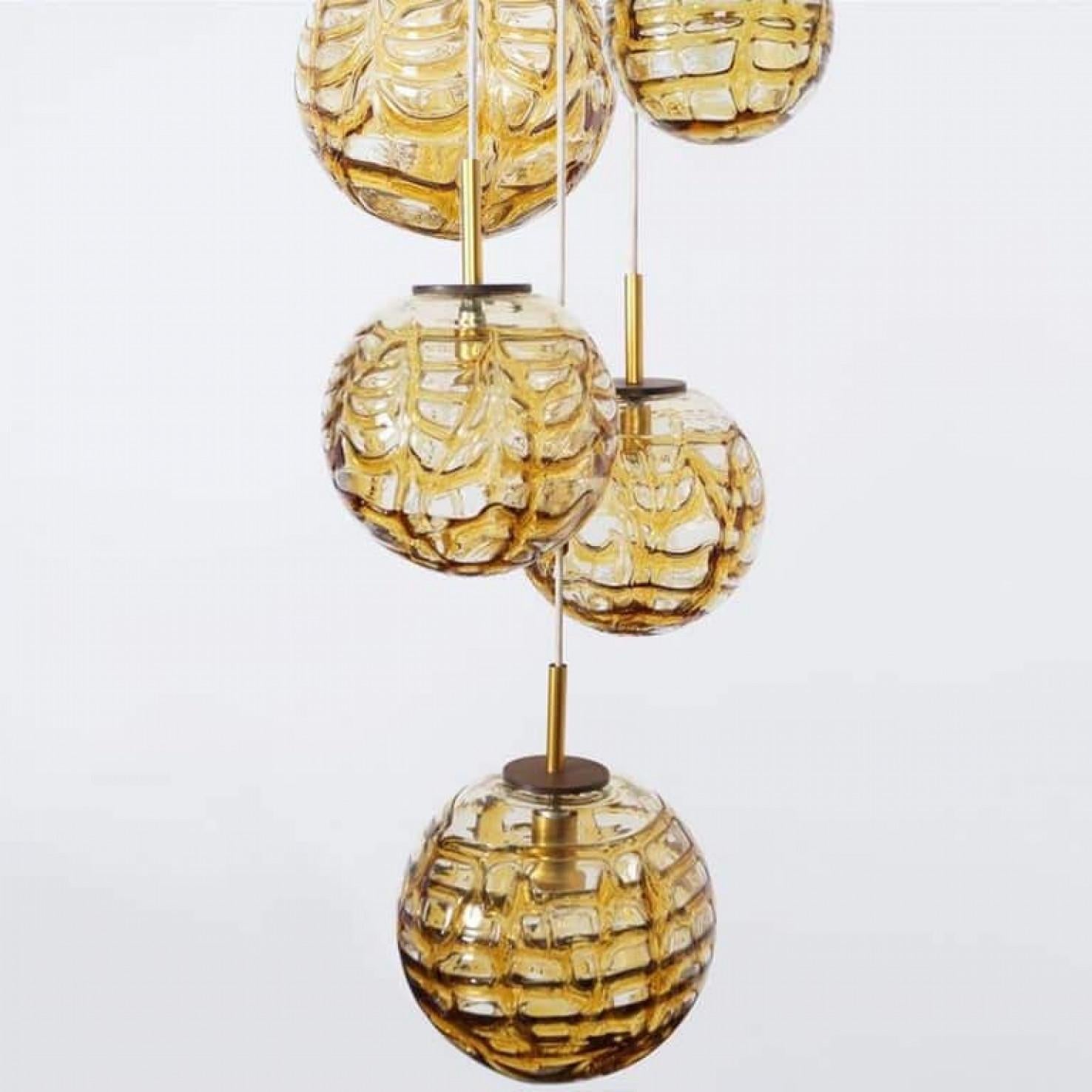 Autre Très grande cascade avec 9 bols en verre de Murano ambré de style Venini, 1960 en vente