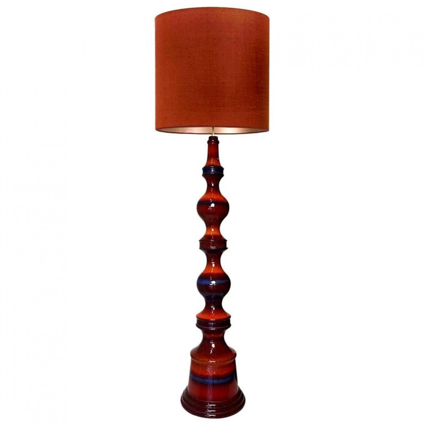 Exceptional large ceramic bubble floor lamp, Germany, 1960s. A sculptural high-end piece made of handmade ceramic in rich glazed dark red orange, brick and blue tones. With a new custom made silk lamp shade by René Houben and a warm bronze or gold