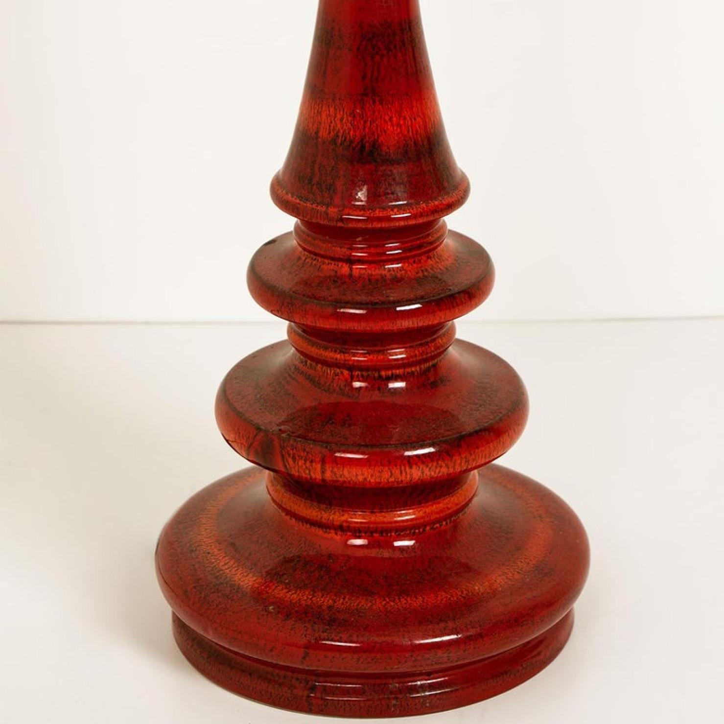 Autre Très grand lampadaire en céramique avec abat-jour en soie neuve sur mesure René Houben en vente