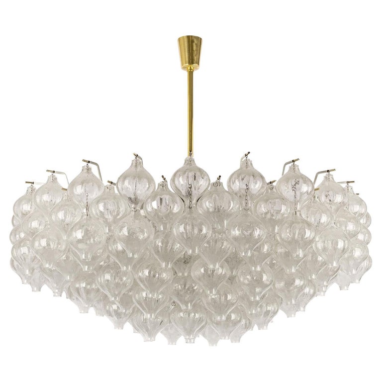 https://a.1stdibscdn.com/extra-large-chandelier-pendant-light-kalmar-tulipan-murano-glass-brass-1970-for-sale/f_10824/f_351244321688892362443/f_35124432_1688892362858_bg_processed.jpg?width=768