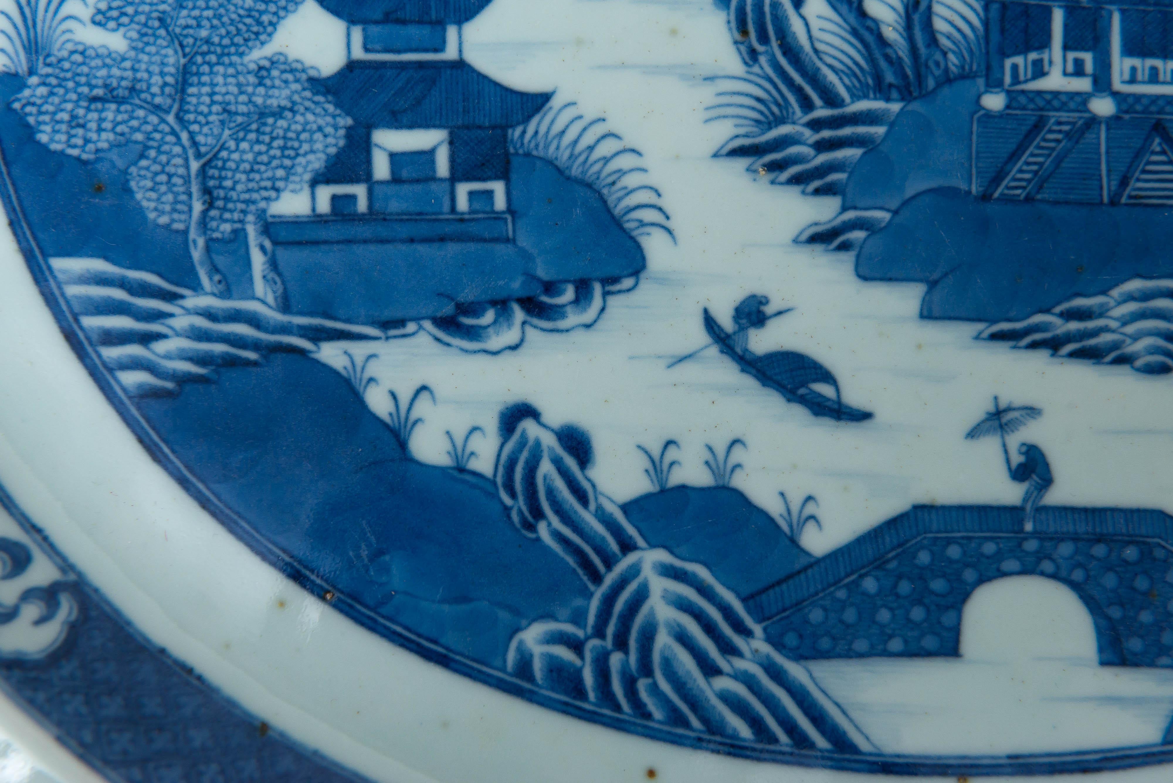 Extra große chinesische kantonische blau-weiße ovale Platte (Chinesisch) im Angebot