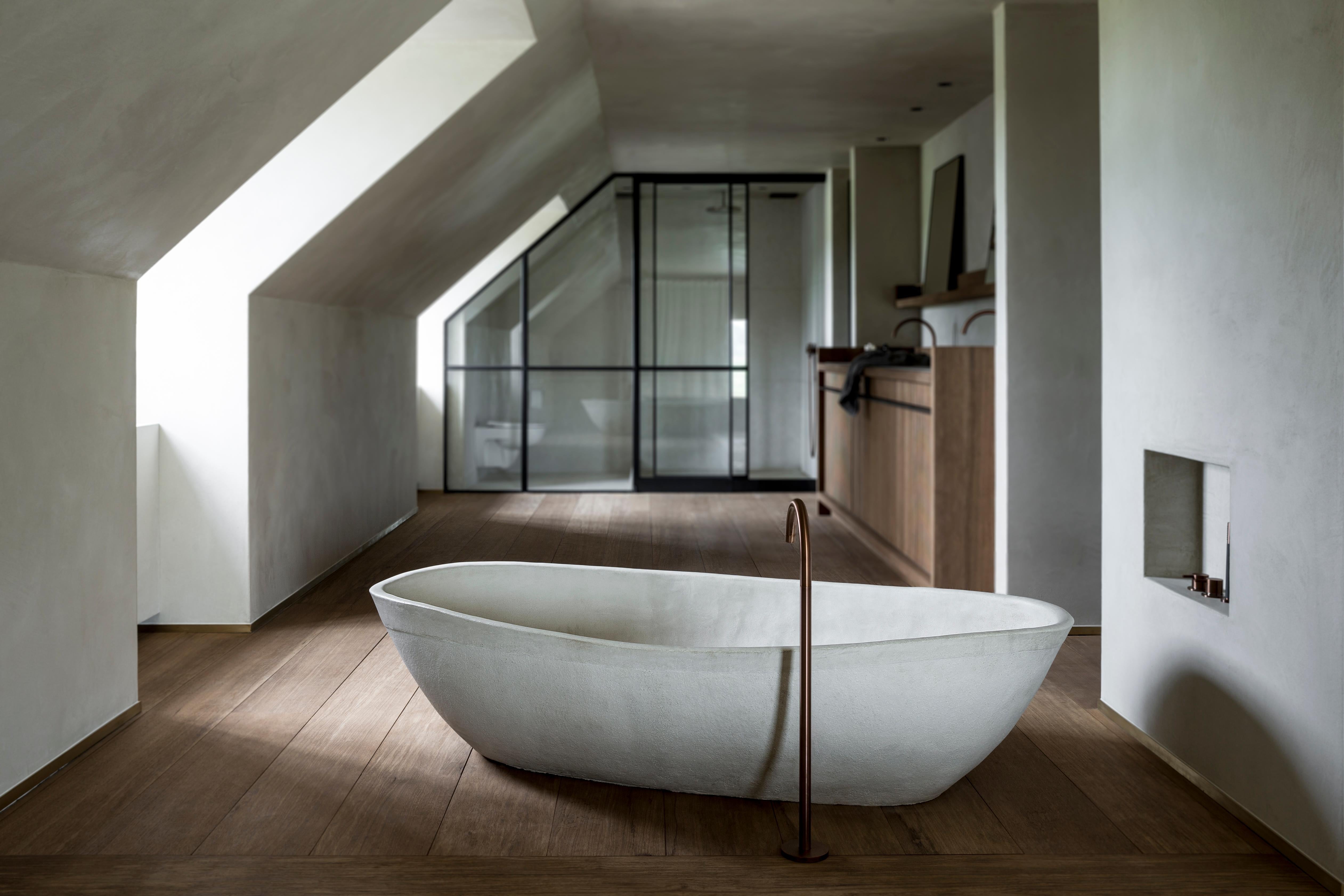 Außergewöhnliche große Badewanne aus Ton von Studio Loho im Angebot 3