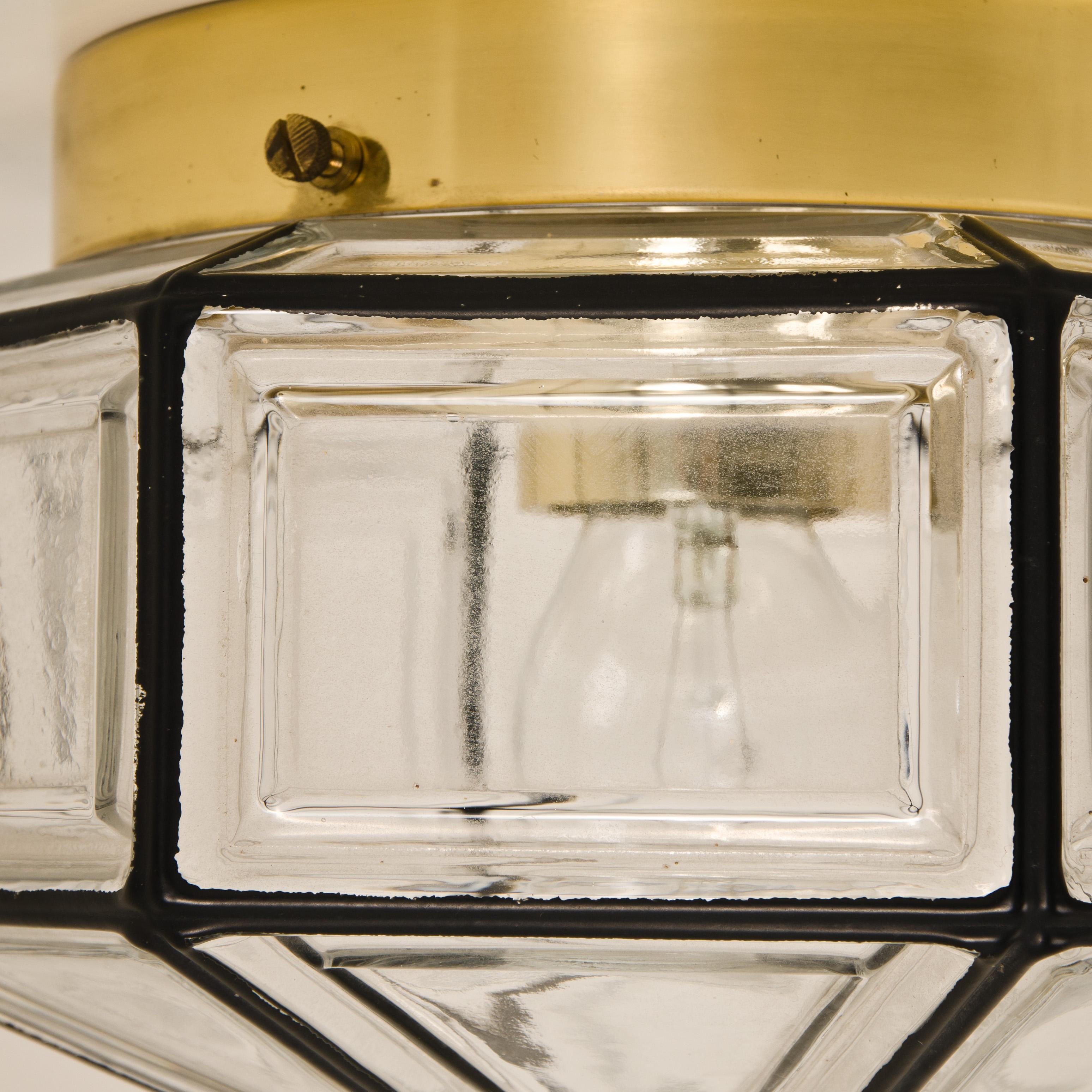 1 des 3 très grandes appliques ou plafonniers en verre transparent encastrés par Limburg, années 1960 en vente 6