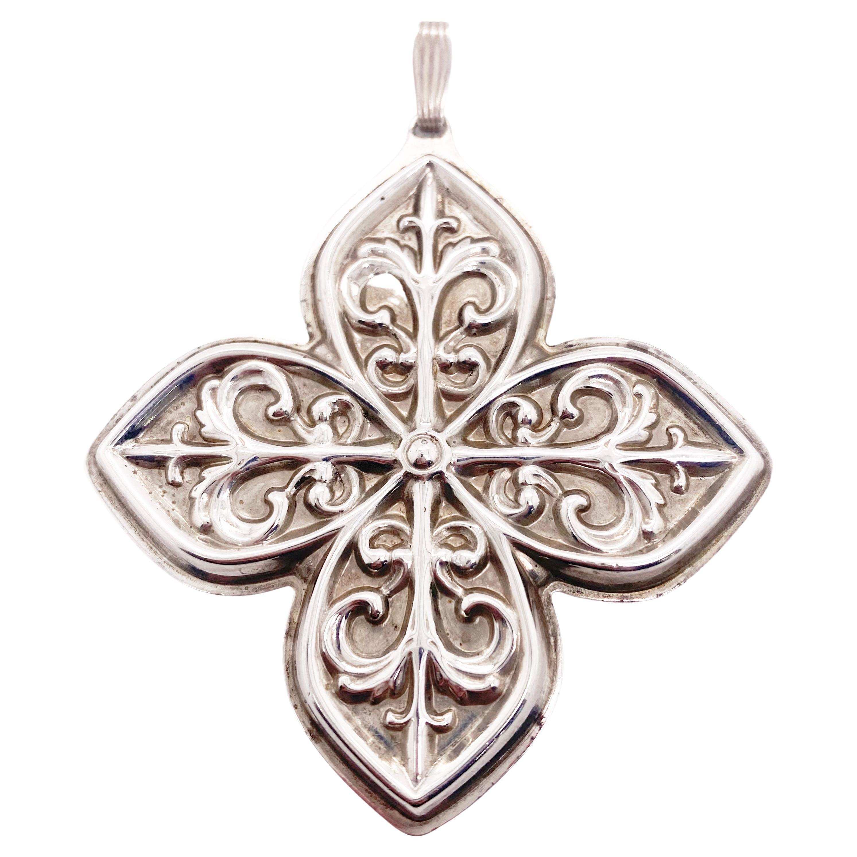 Pendentif croix extra-large en argent sterling 925 Reed & Barton avec détails en relief