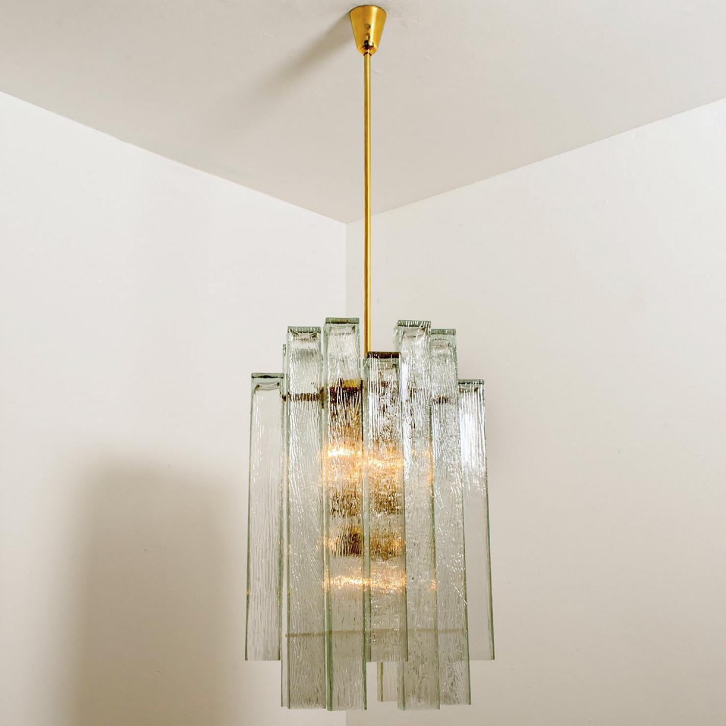 Lampadario extra large in vetro e ottone Doria, Germania, anni '60 in vendita 5