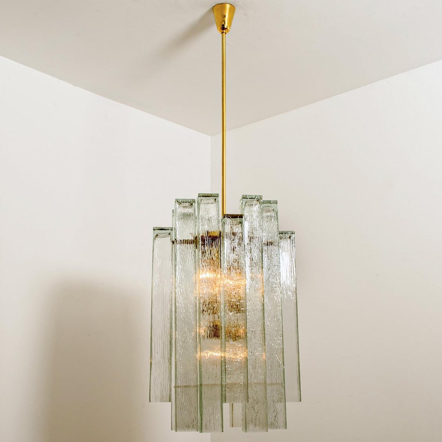 Lampadario extra large in vetro e ottone Doria, Germania, anni '60 in vendita 1