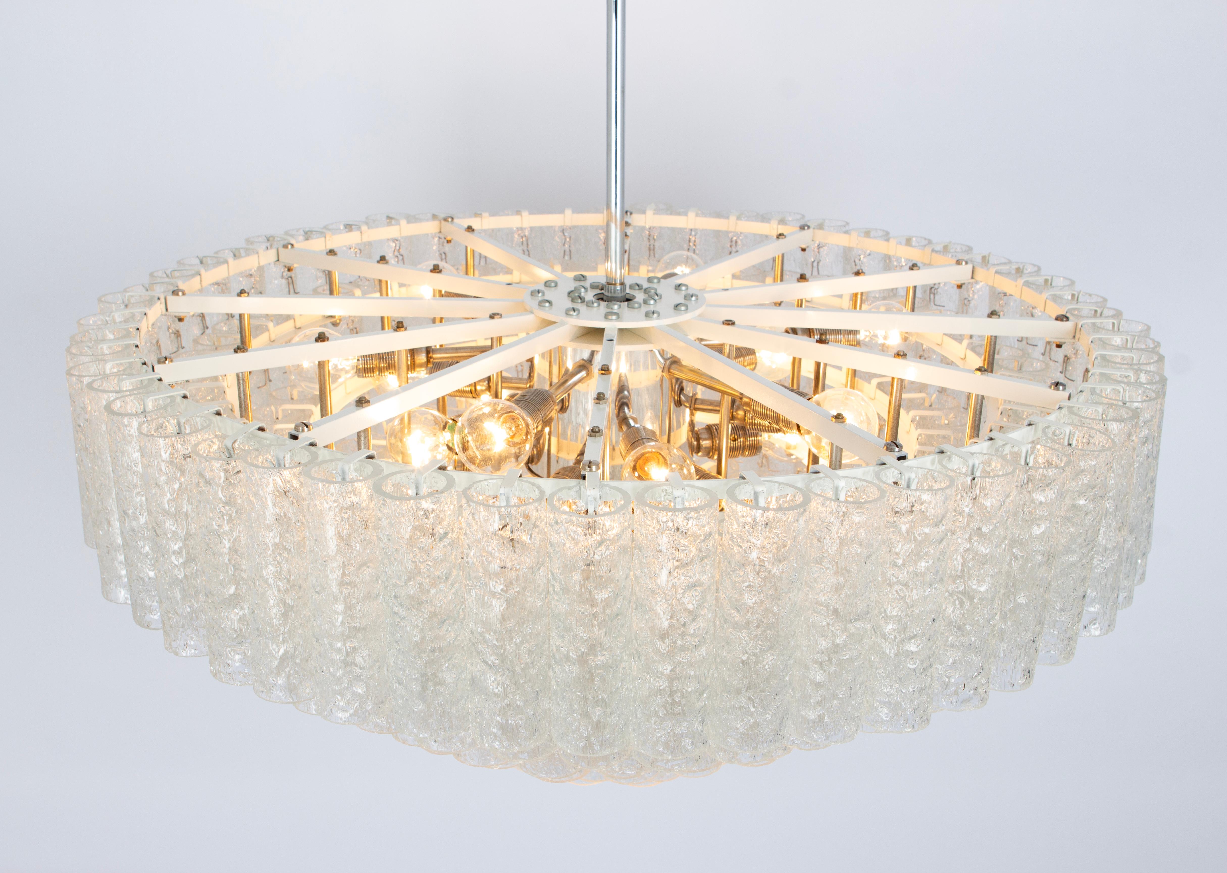 Lampadario extra large a tubi di vetro Doria Ice, Germania, anni '60 in vendita 3