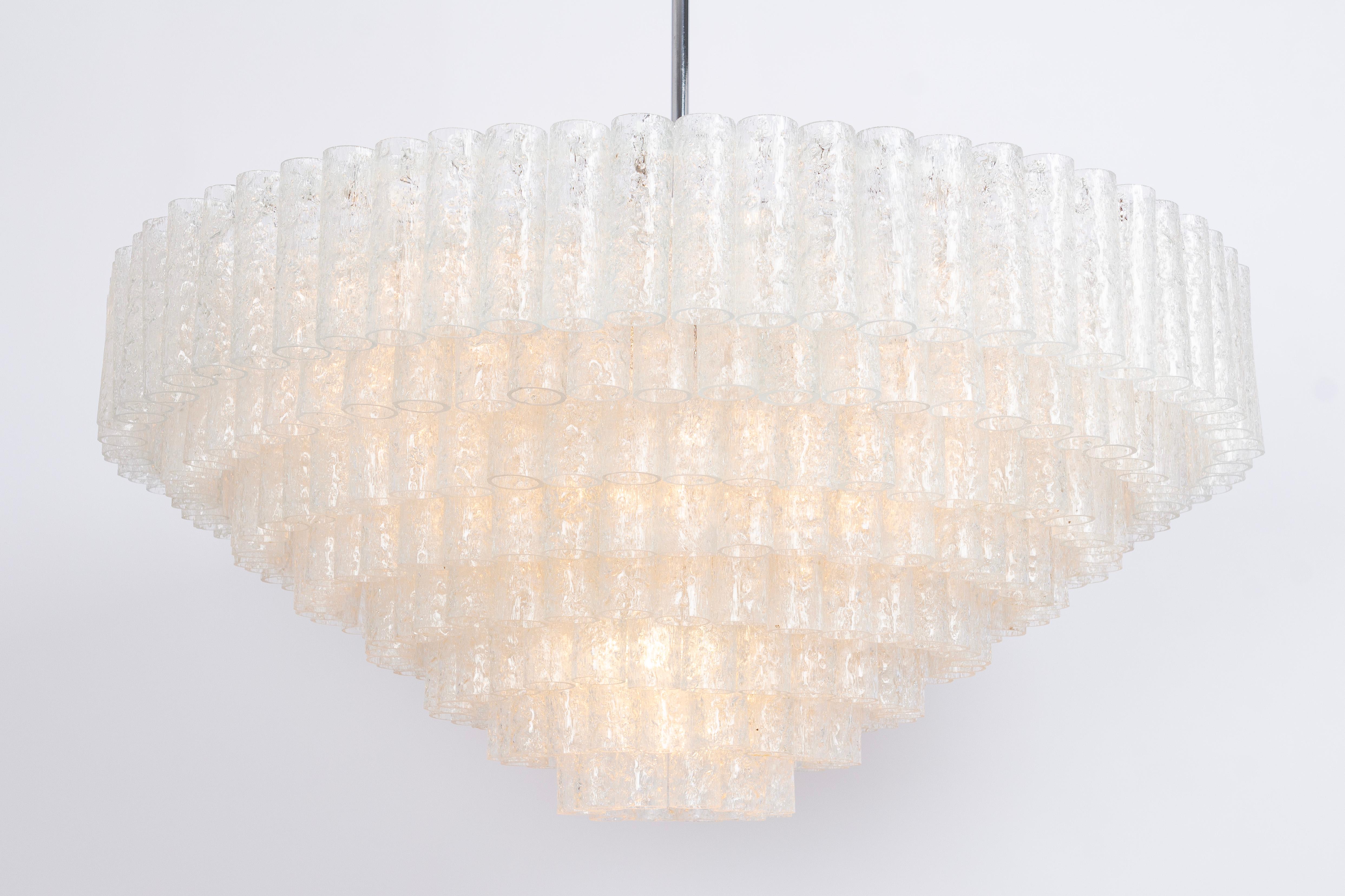 Lampadario extra large a tubi di vetro Doria Ice, Germania, anni '60 in vendita 3