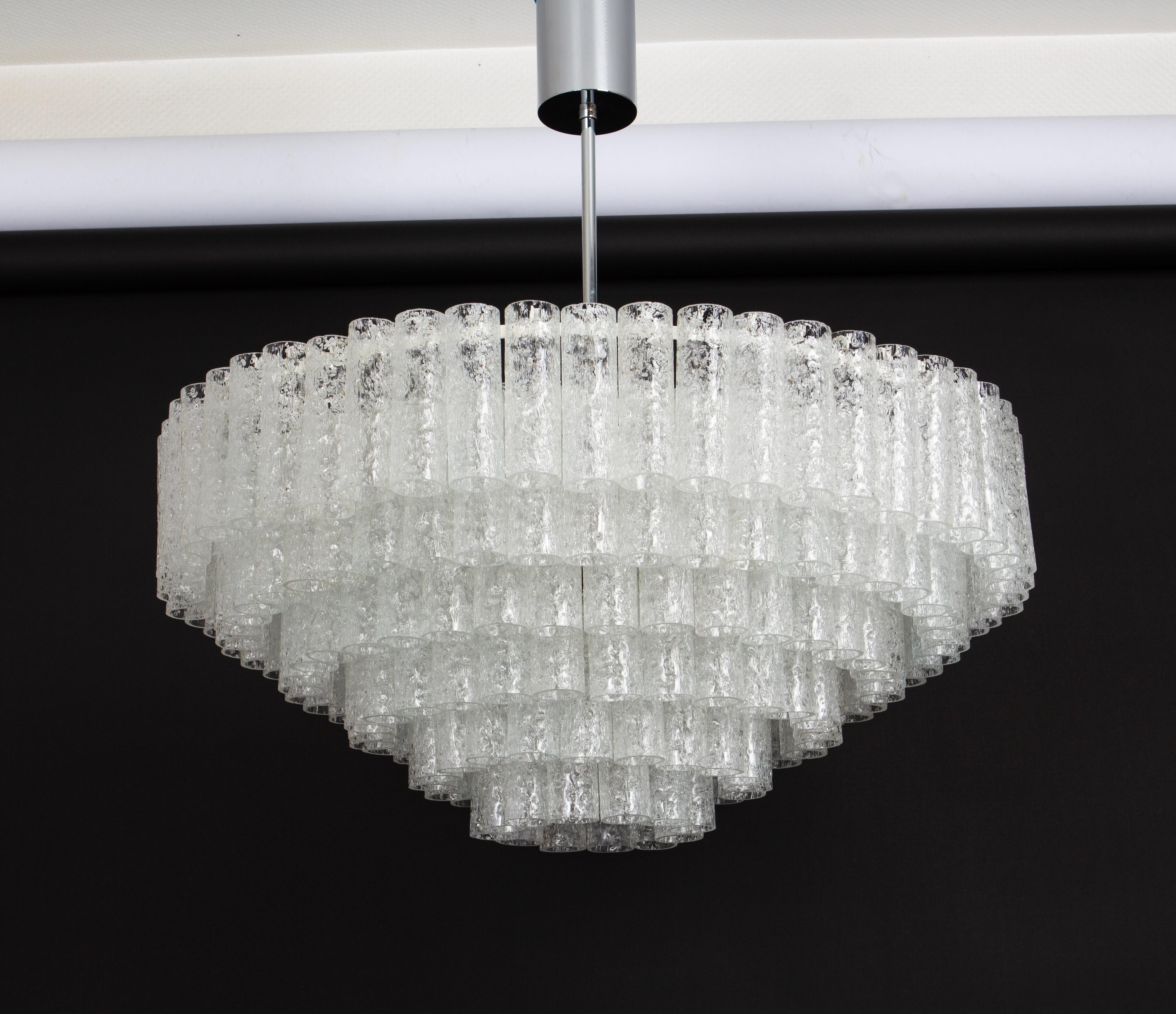 Lampadario extra large a tubi di vetro Doria Ice, Germania, anni '60 in vendita 4