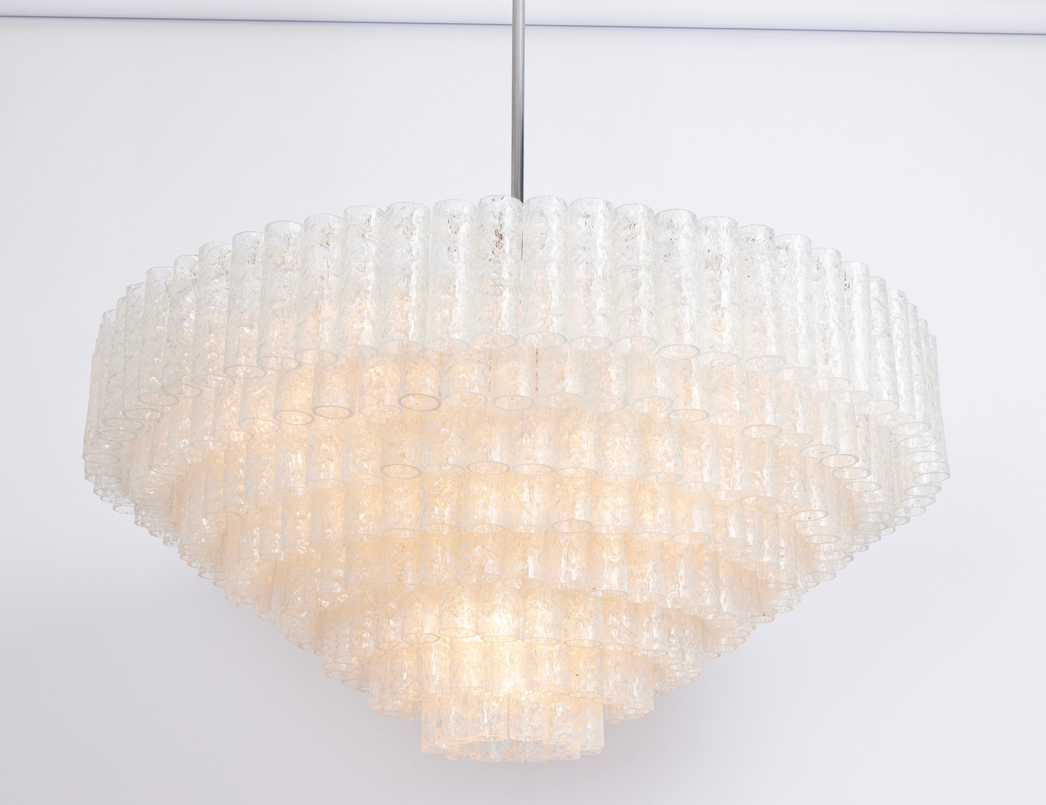 Lampadario extra large a tubi di vetro Doria Ice, Germania, anni '60 in vendita 4