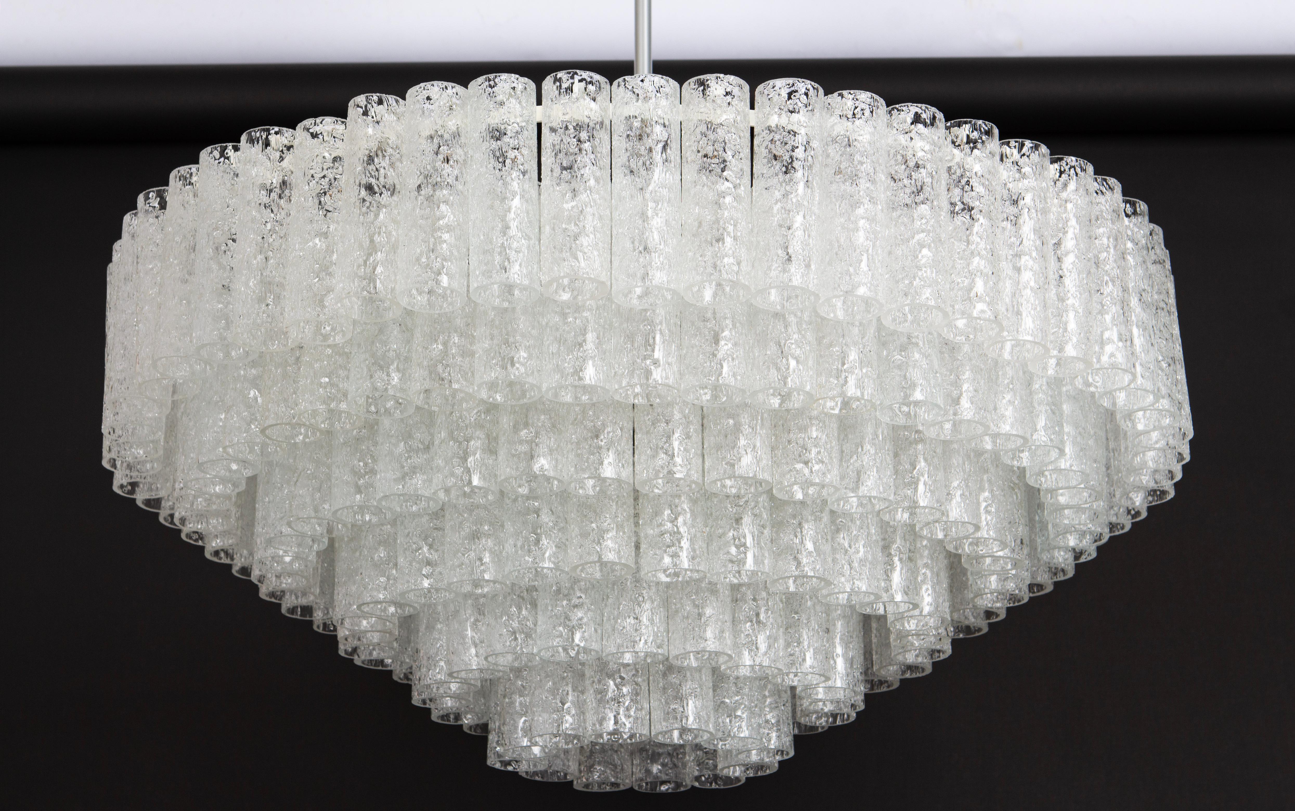 Lampadario extra large a tubi di vetro Doria Ice, Germania, anni '60 in vendita 5