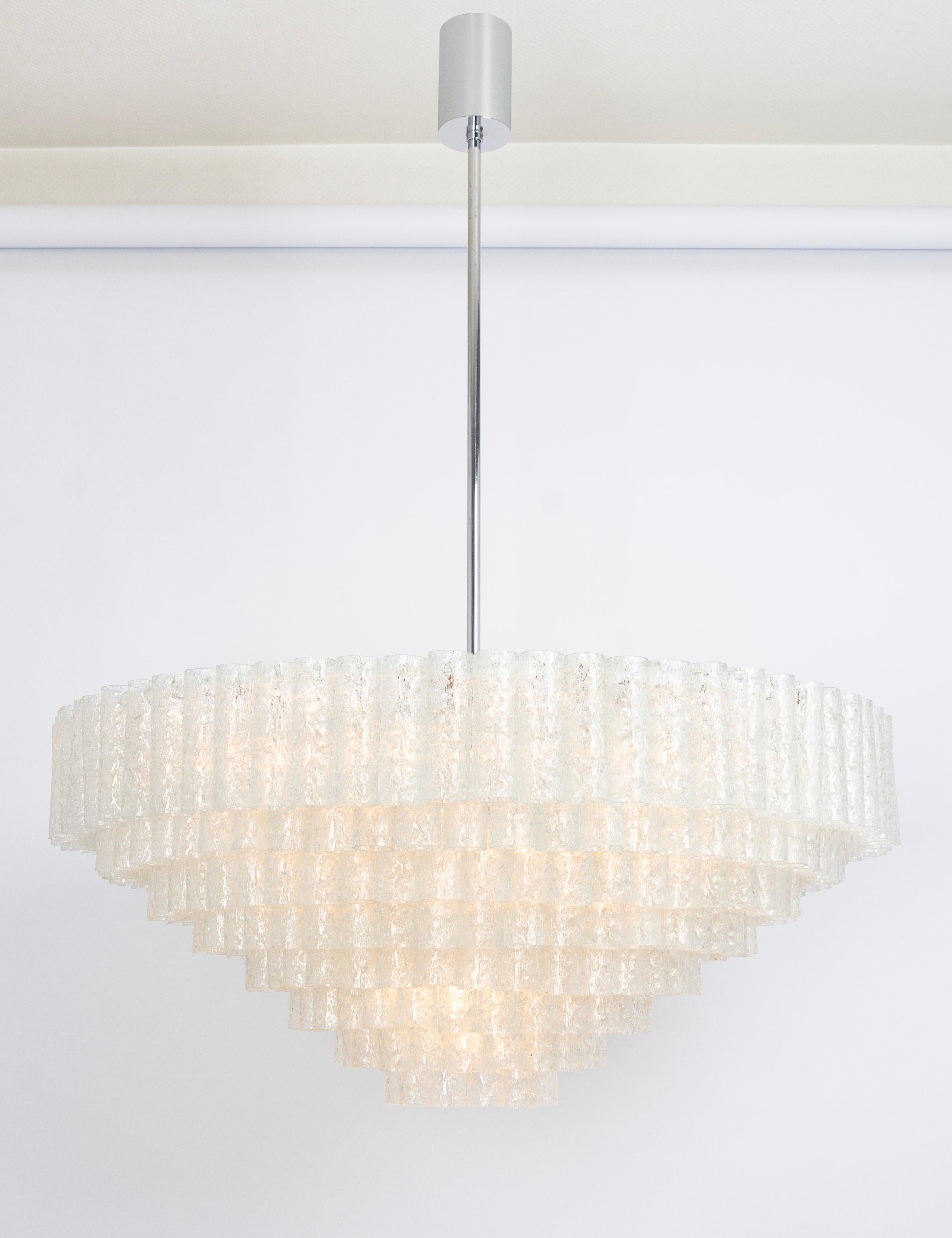 Lampadario extra large a tubi di vetro Doria Ice, Germania, anni '60 in vendita 5