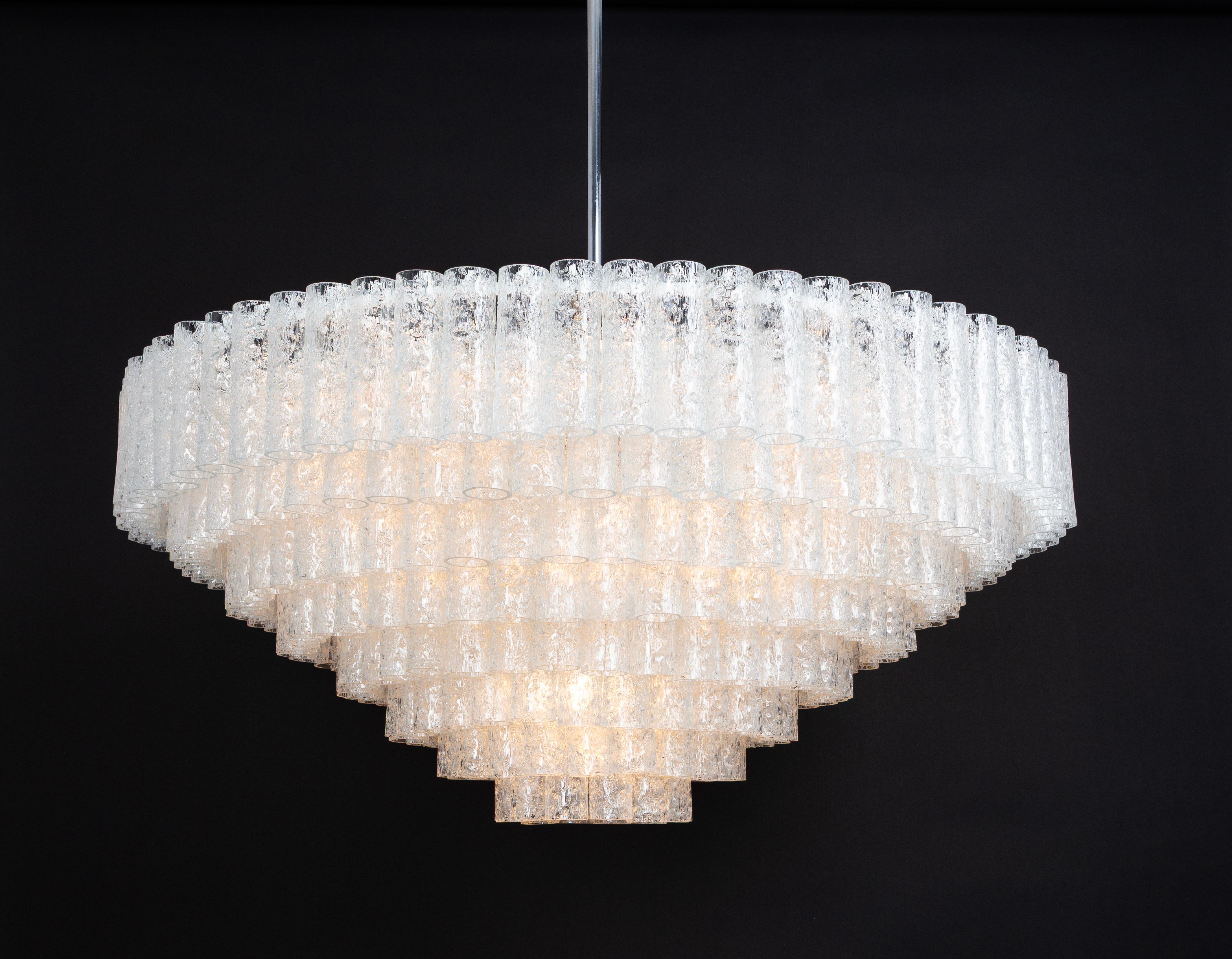 Lampadario extra large a tubi di vetro Doria Ice, Germania, anni '60 in vendita 9