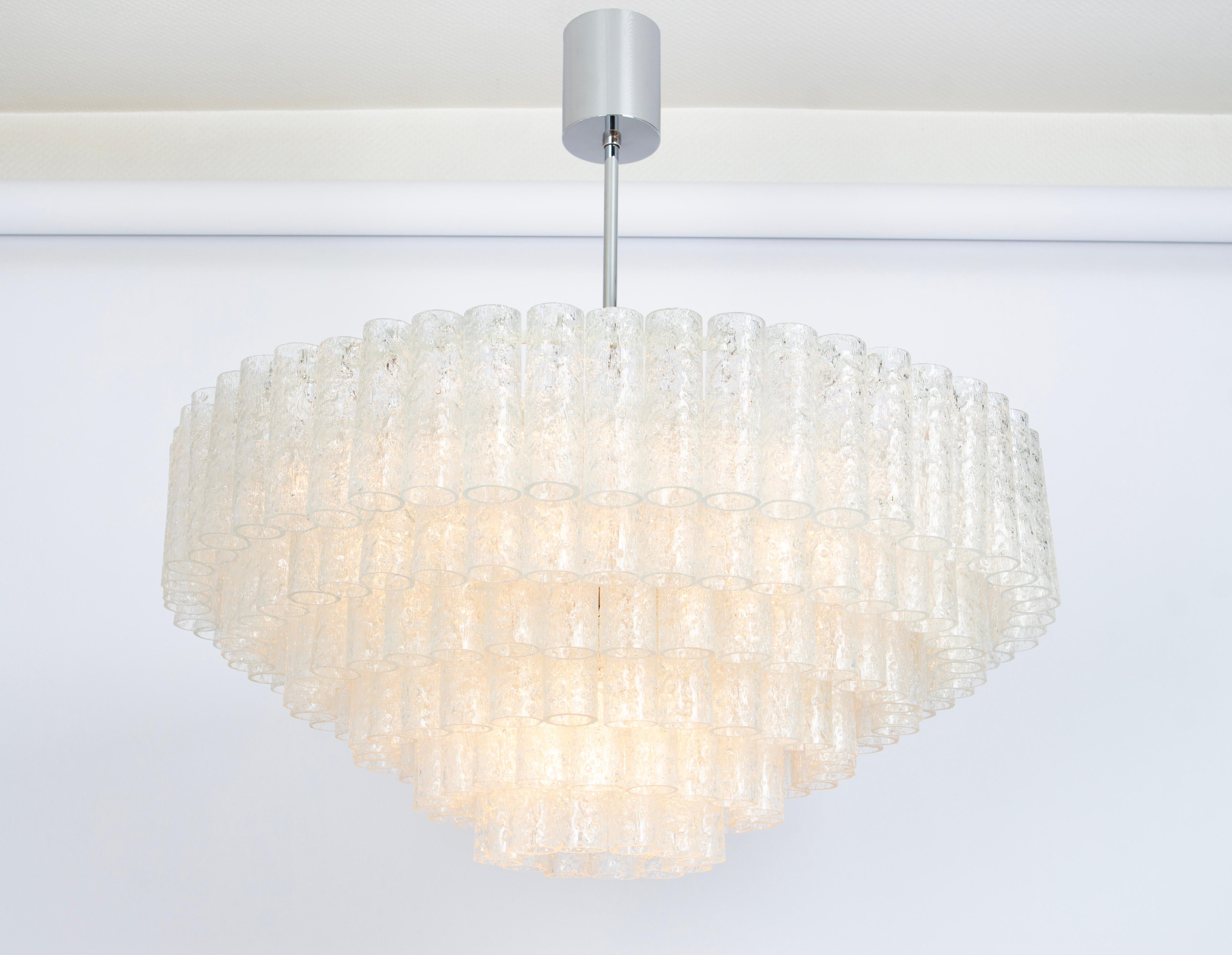 Tedesco Lampadario extra large a tubi di vetro Doria Ice, Germania, anni '60 in vendita