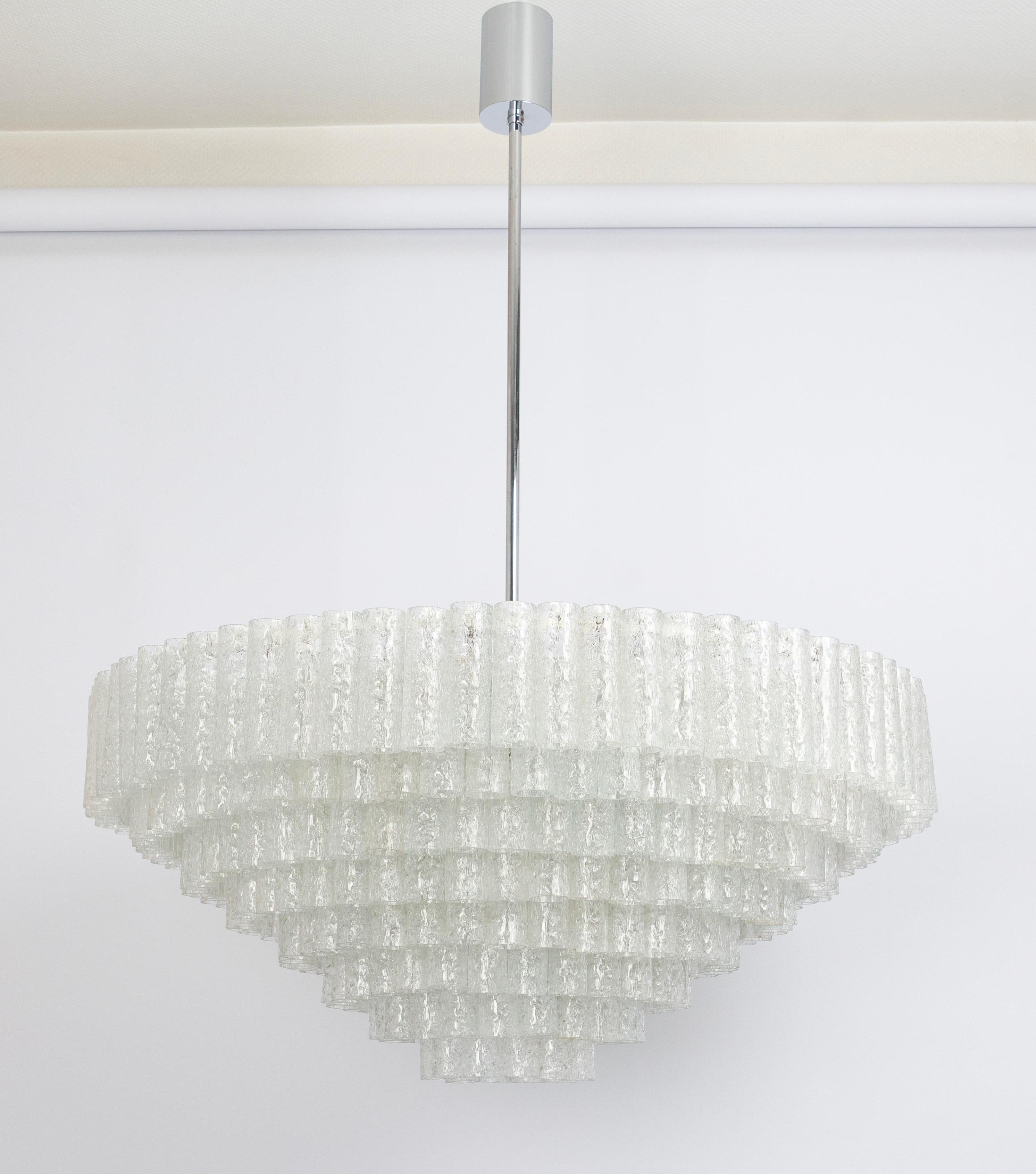 Tedesco Lampadario extra large a tubi di vetro Doria Ice, Germania, anni '60 in vendita