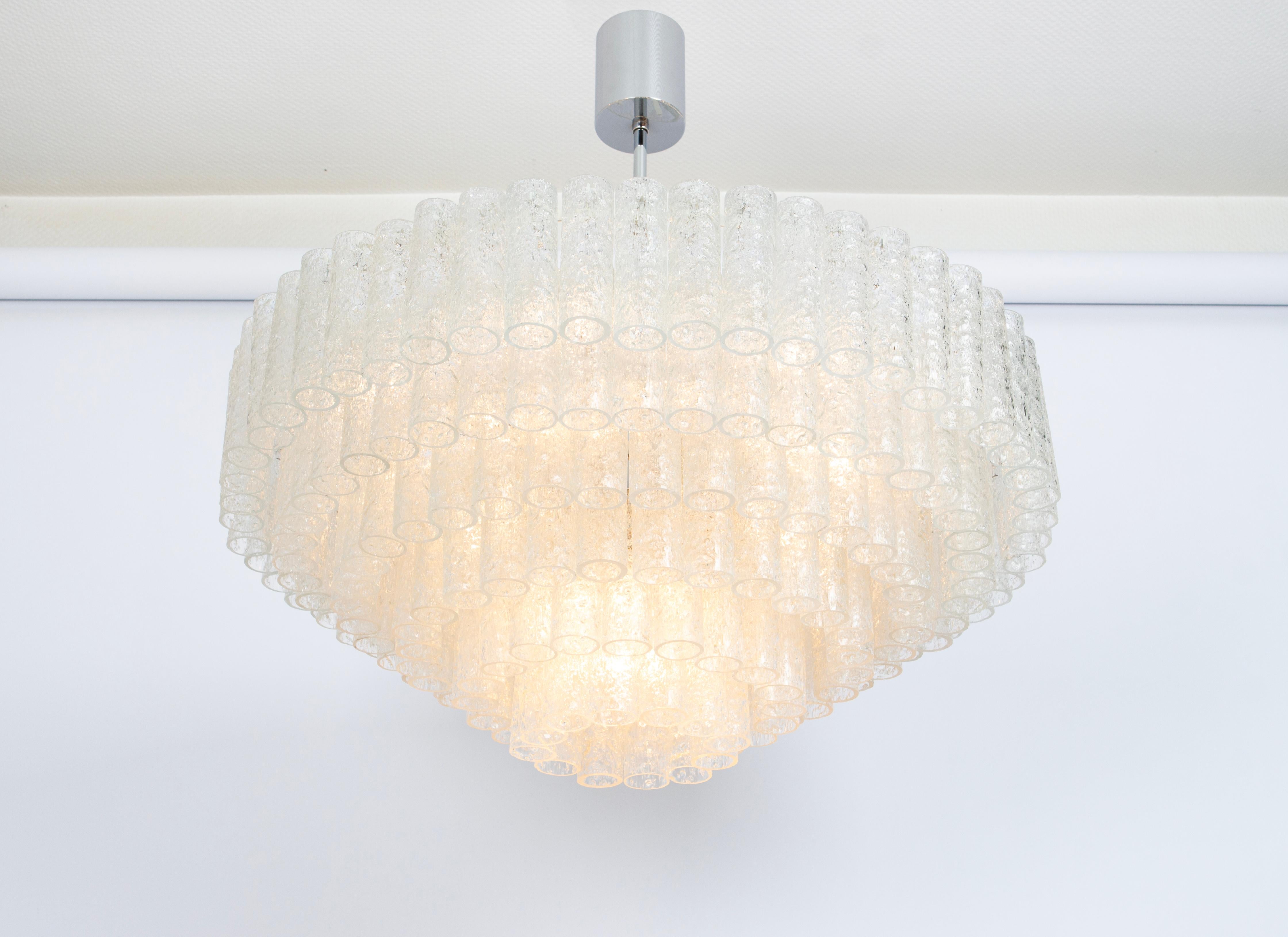Lampadario extra large a tubi di vetro Doria Ice, Germania, anni '60 In condizioni buone in vendita a Aachen, NRW