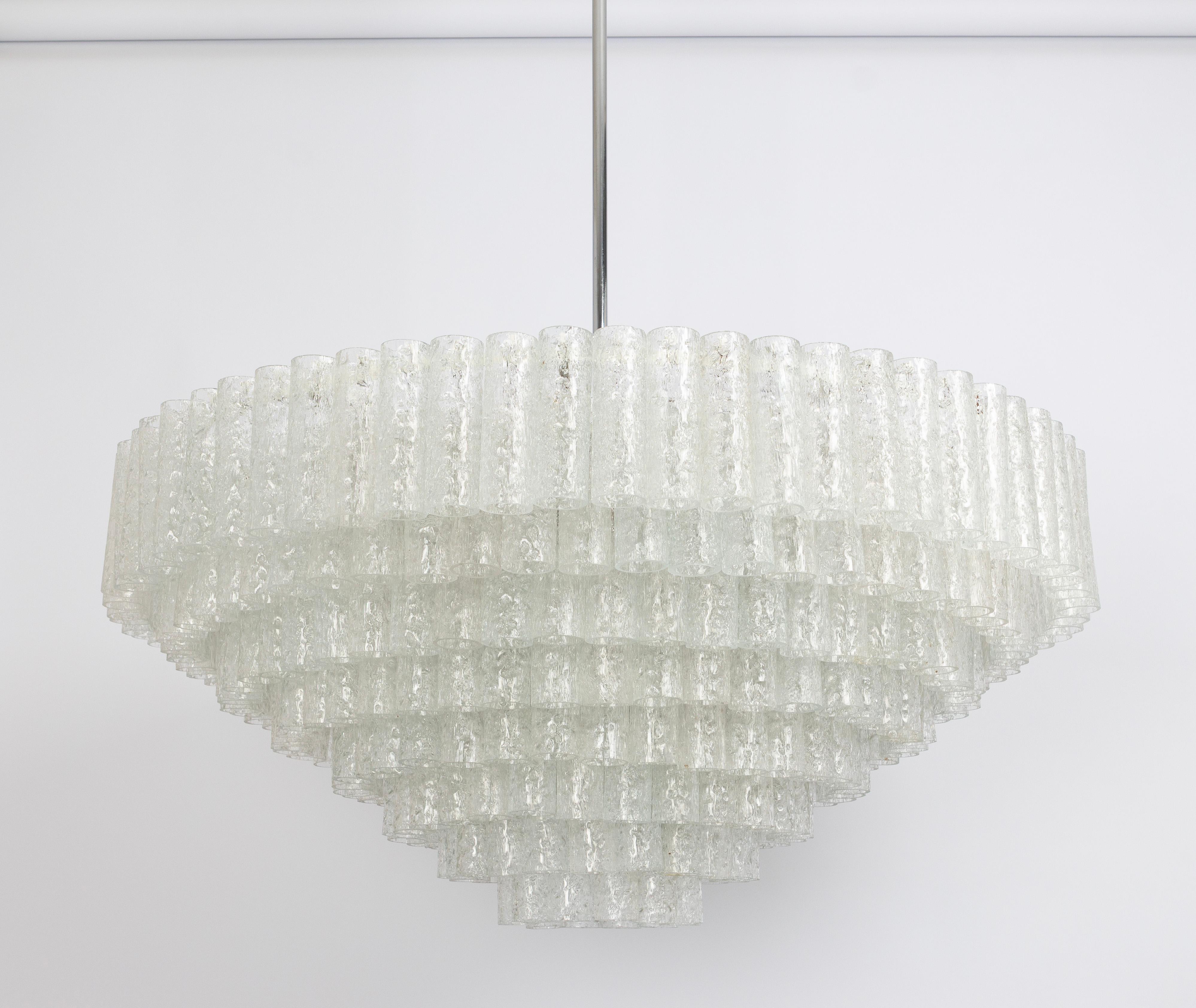 Lampadario extra large a tubi di vetro Doria Ice, Germania, anni '60 In condizioni buone in vendita a Aachen, NRW