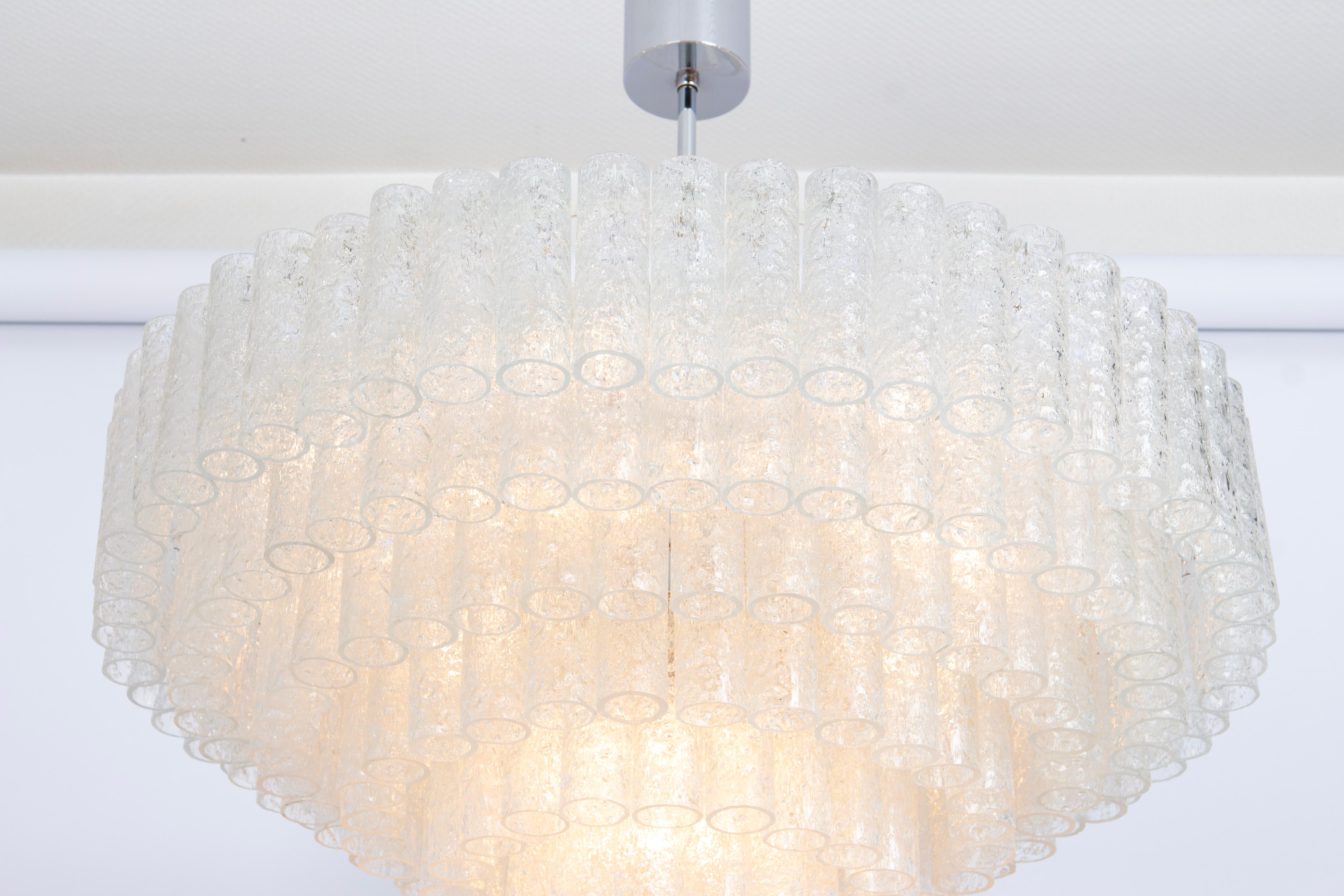 Metà XX secolo Lampadario extra large a tubi di vetro Doria Ice, Germania, anni '60 in vendita