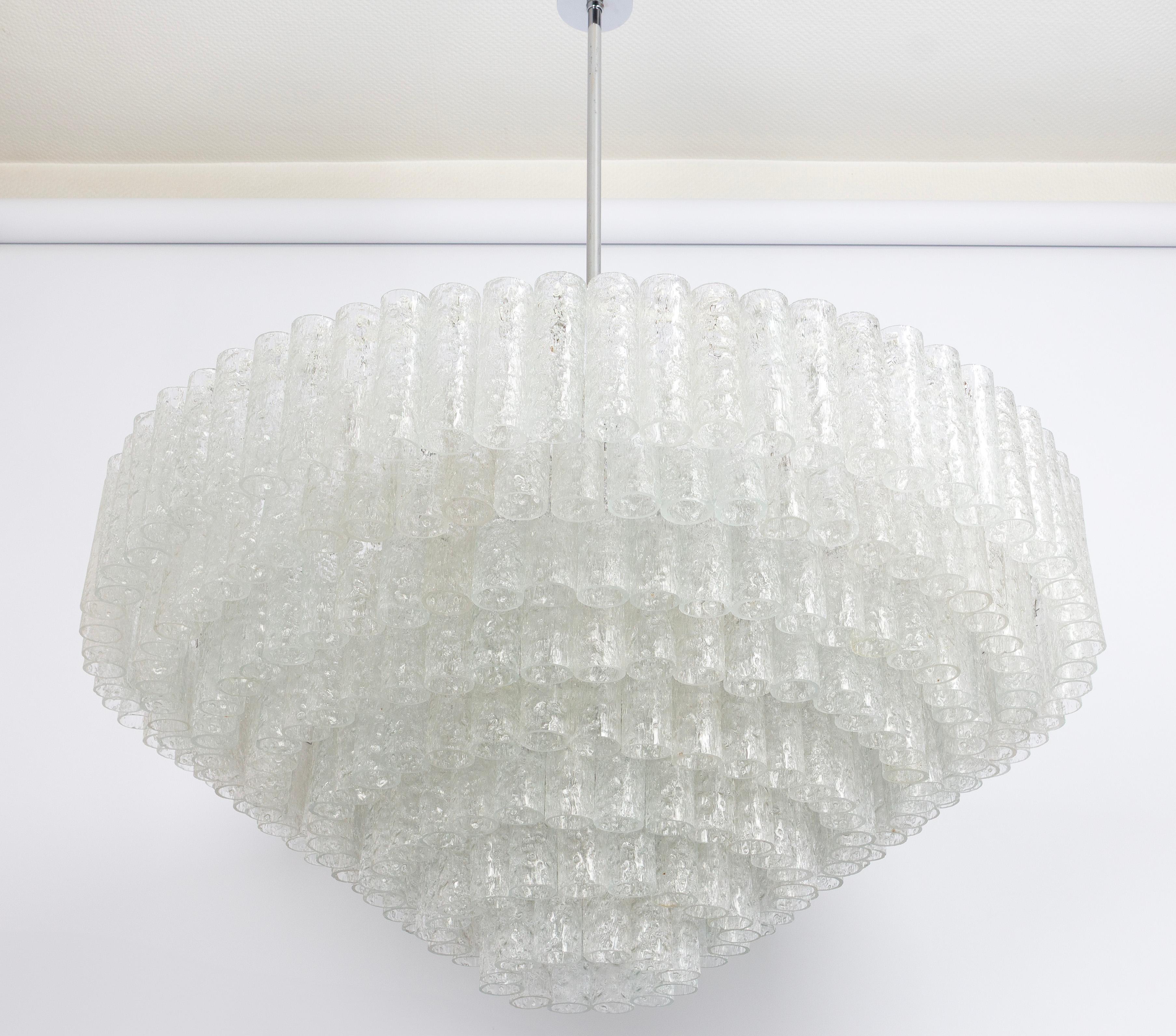 Metà XX secolo Lampadario extra large a tubi di vetro Doria Ice, Germania, anni '60 in vendita
