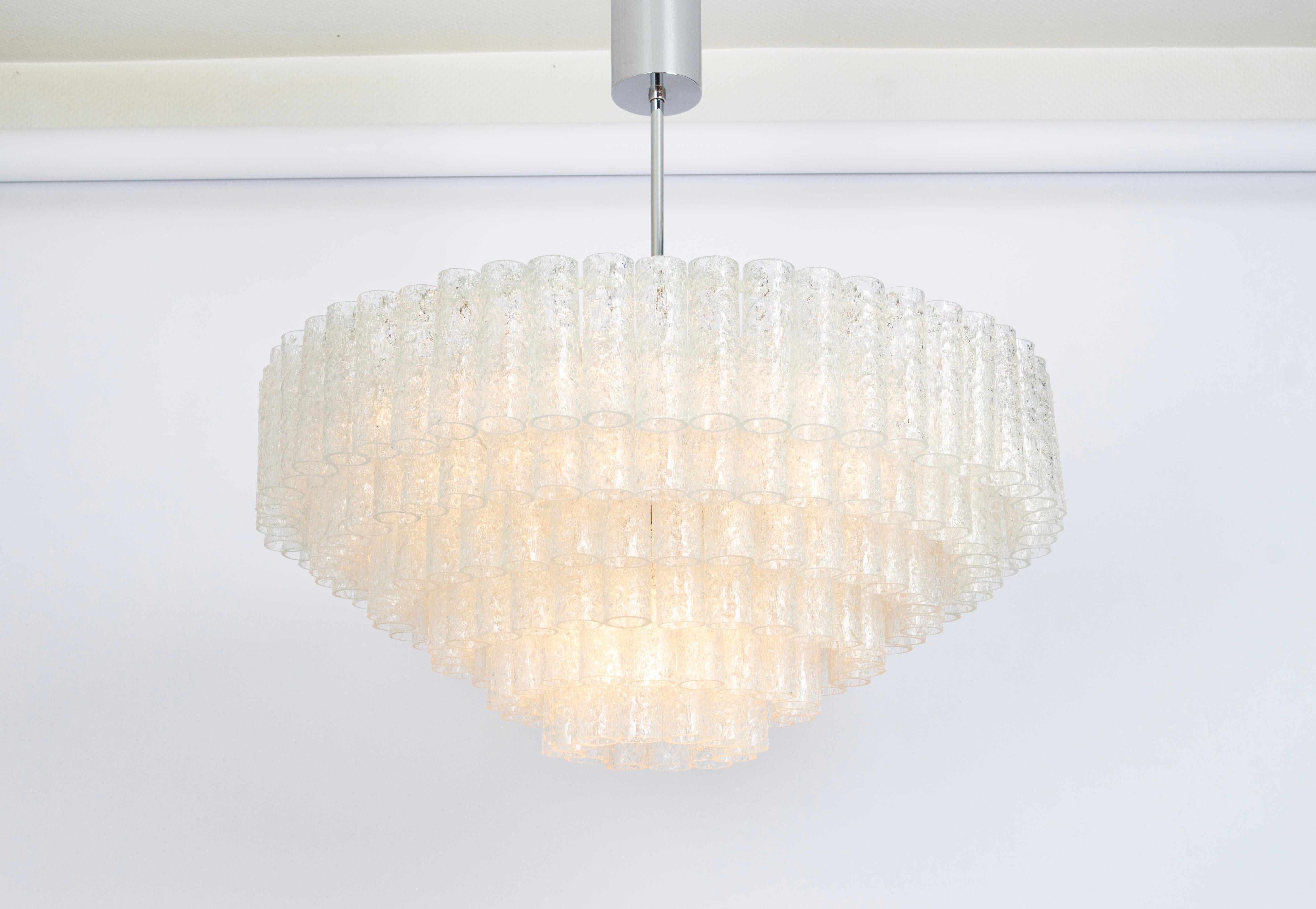 Lampadario extra large a tubi di vetro Doria Ice, Germania, anni '60 in vendita 1