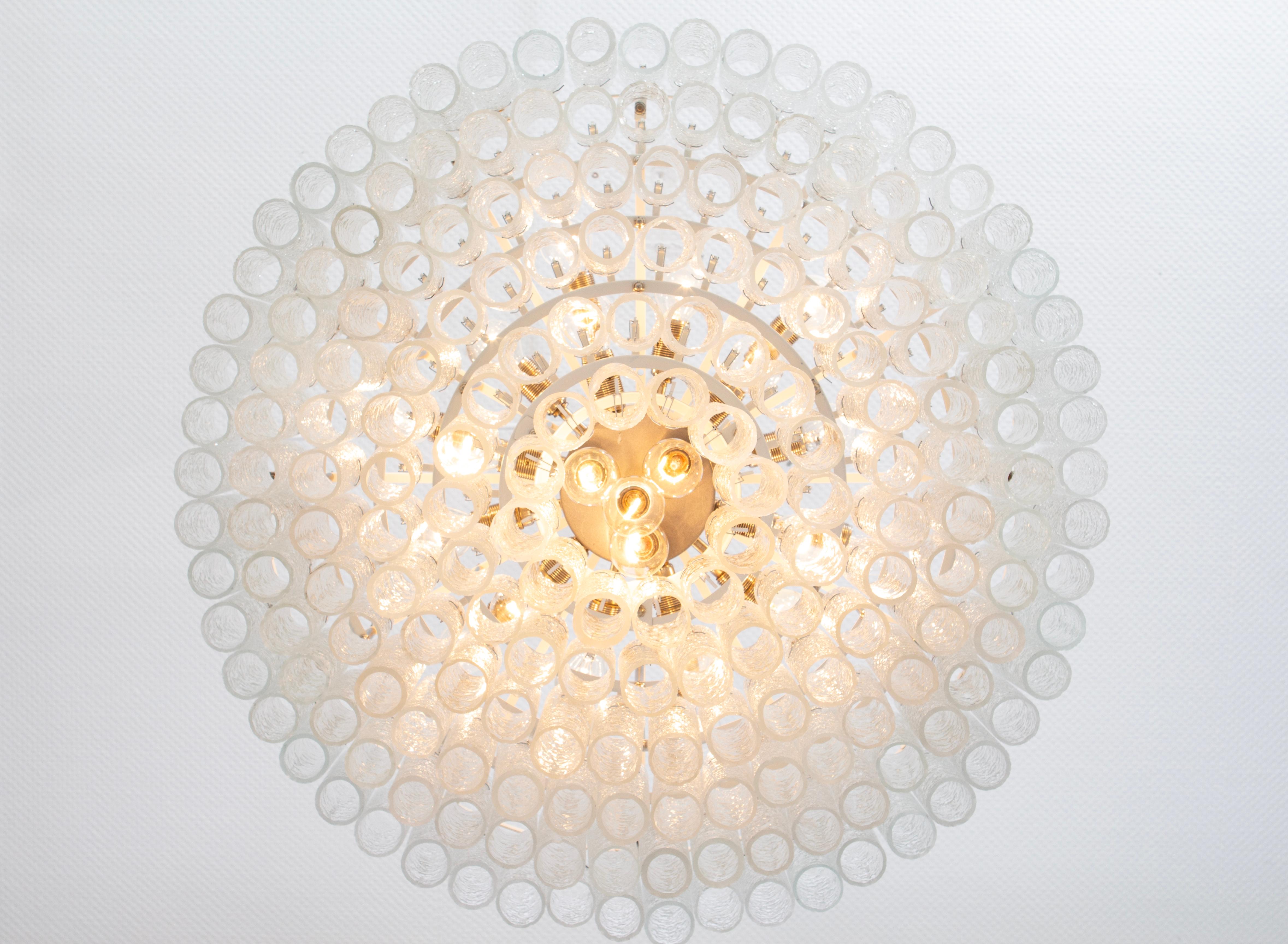 Lampadario extra large a tubi di vetro Doria Ice, Germania, anni '60 in vendita 2
