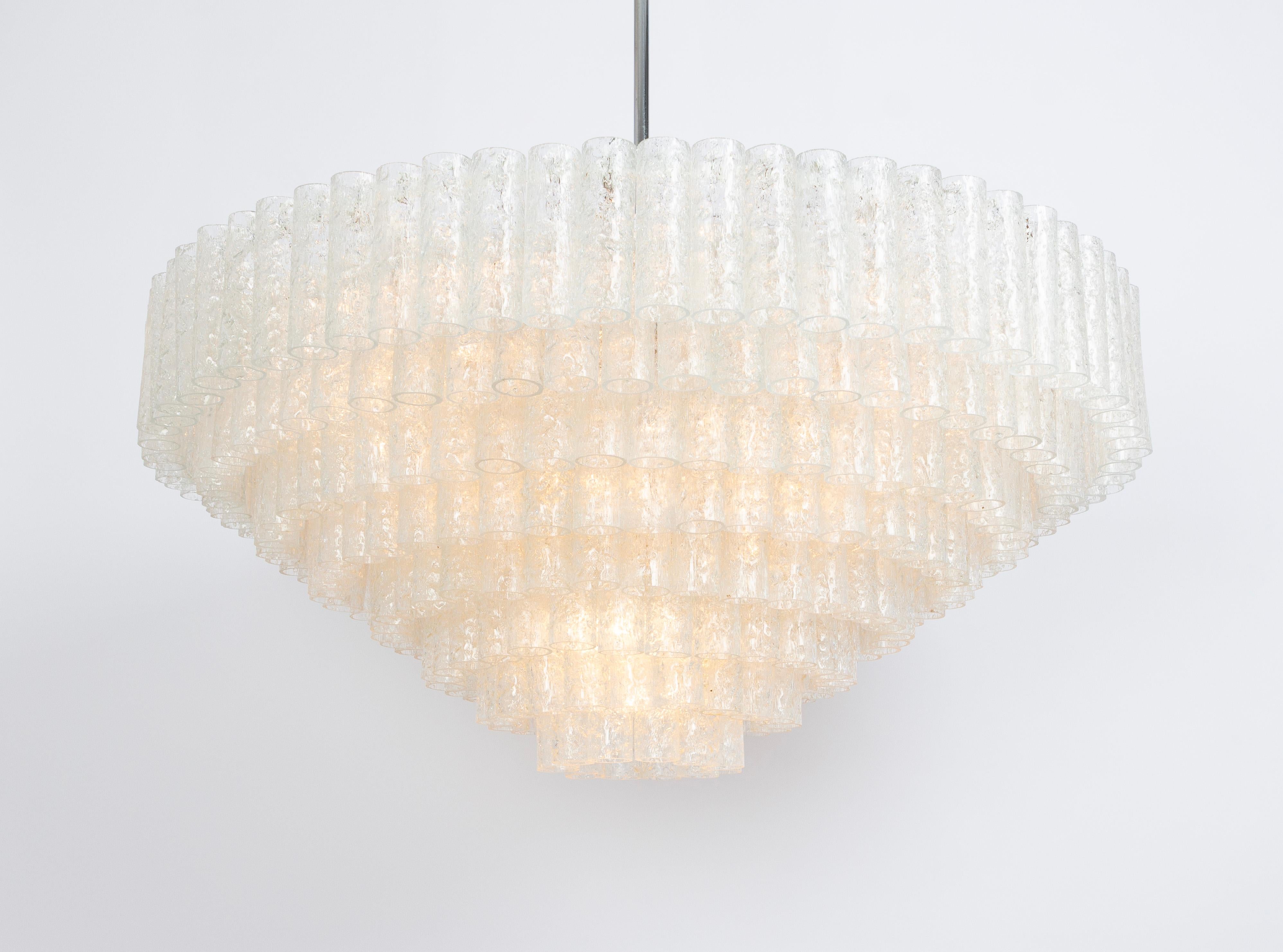Lampadario extra large a tubi di vetro Doria Ice, Germania, anni '60 in vendita 2