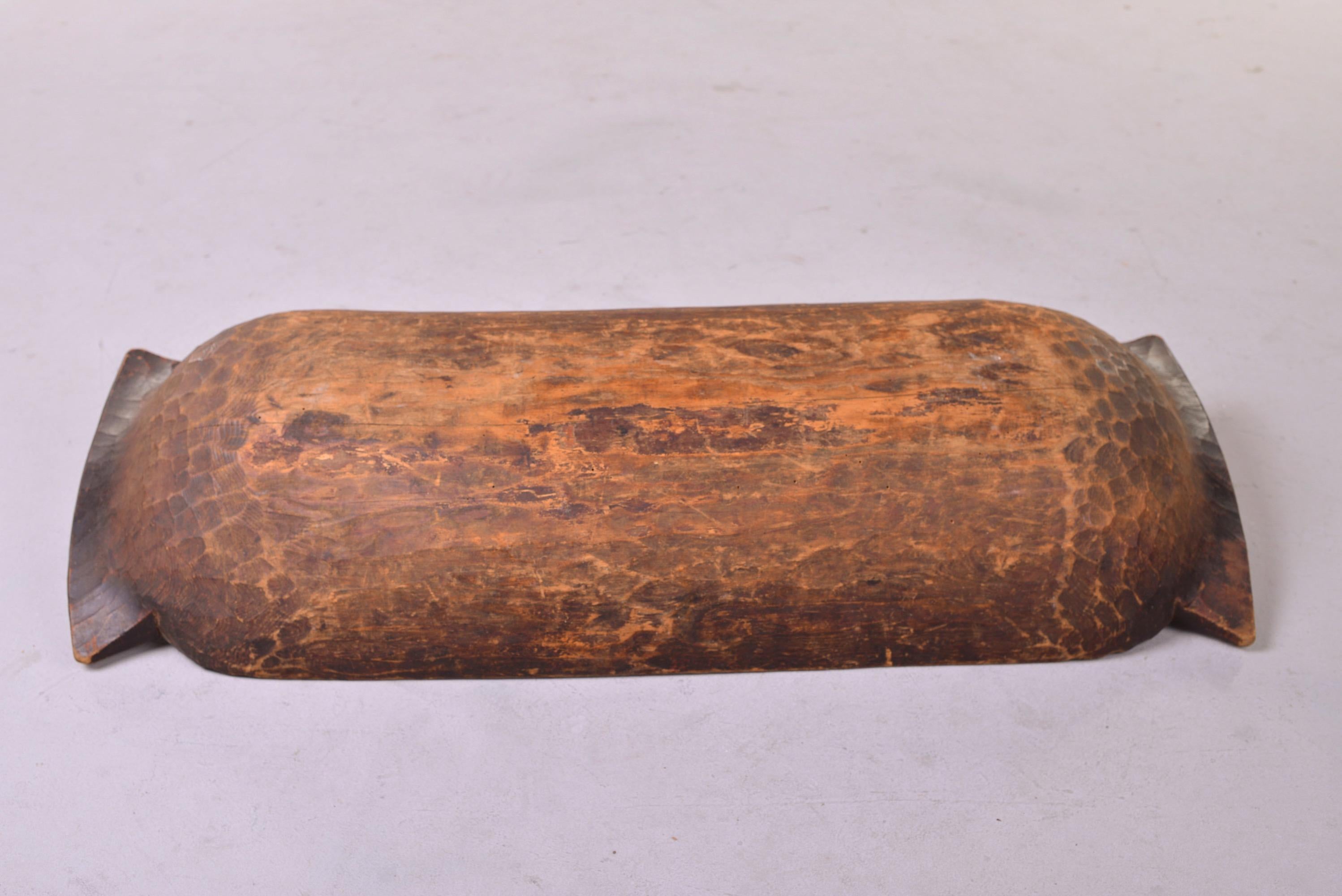 Très grand bol à pâte en bois foncé sculpté à la main, originaire d'Europe de l'Est en vente 7