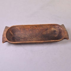 Ciotola per l'impasto extra large in legno scuro intagliato a mano dell'Europa orientale