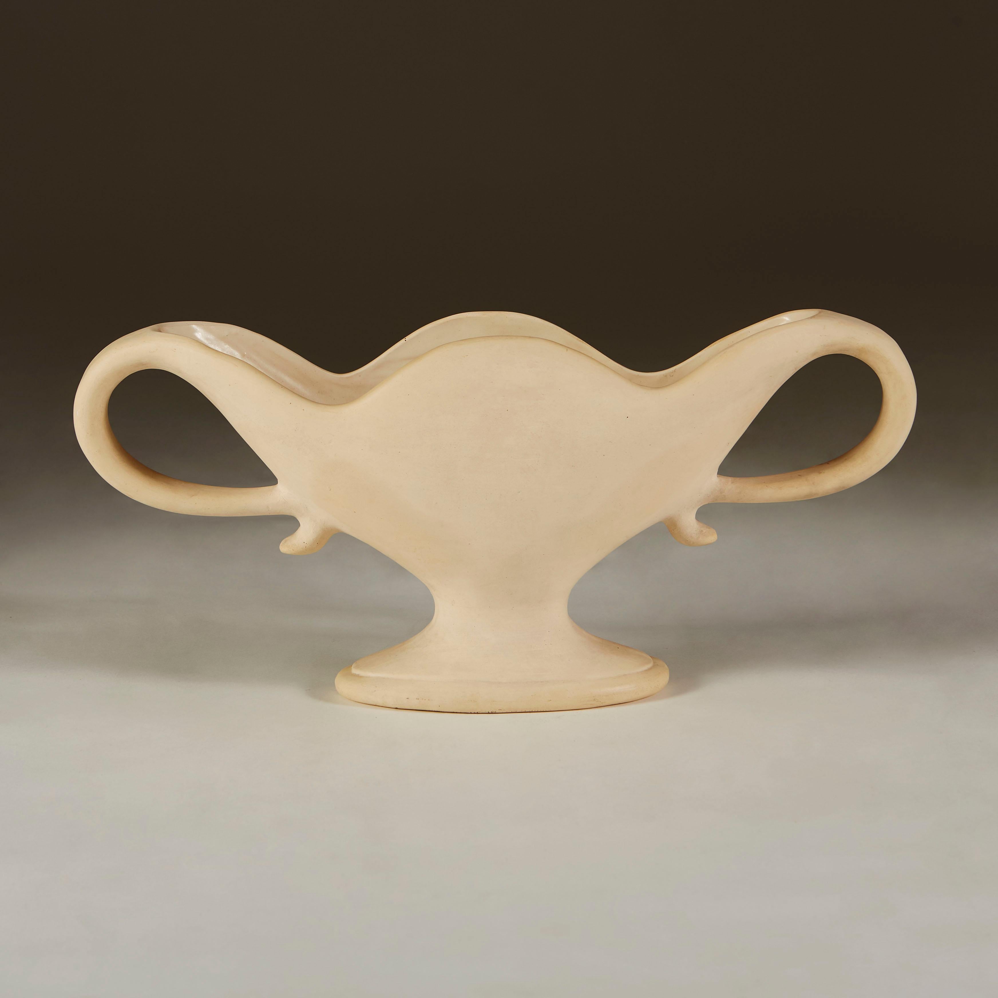Milieu du XXe siècle Extra large English Art Deco Fulham Pottery urn by Constance Spry en vente