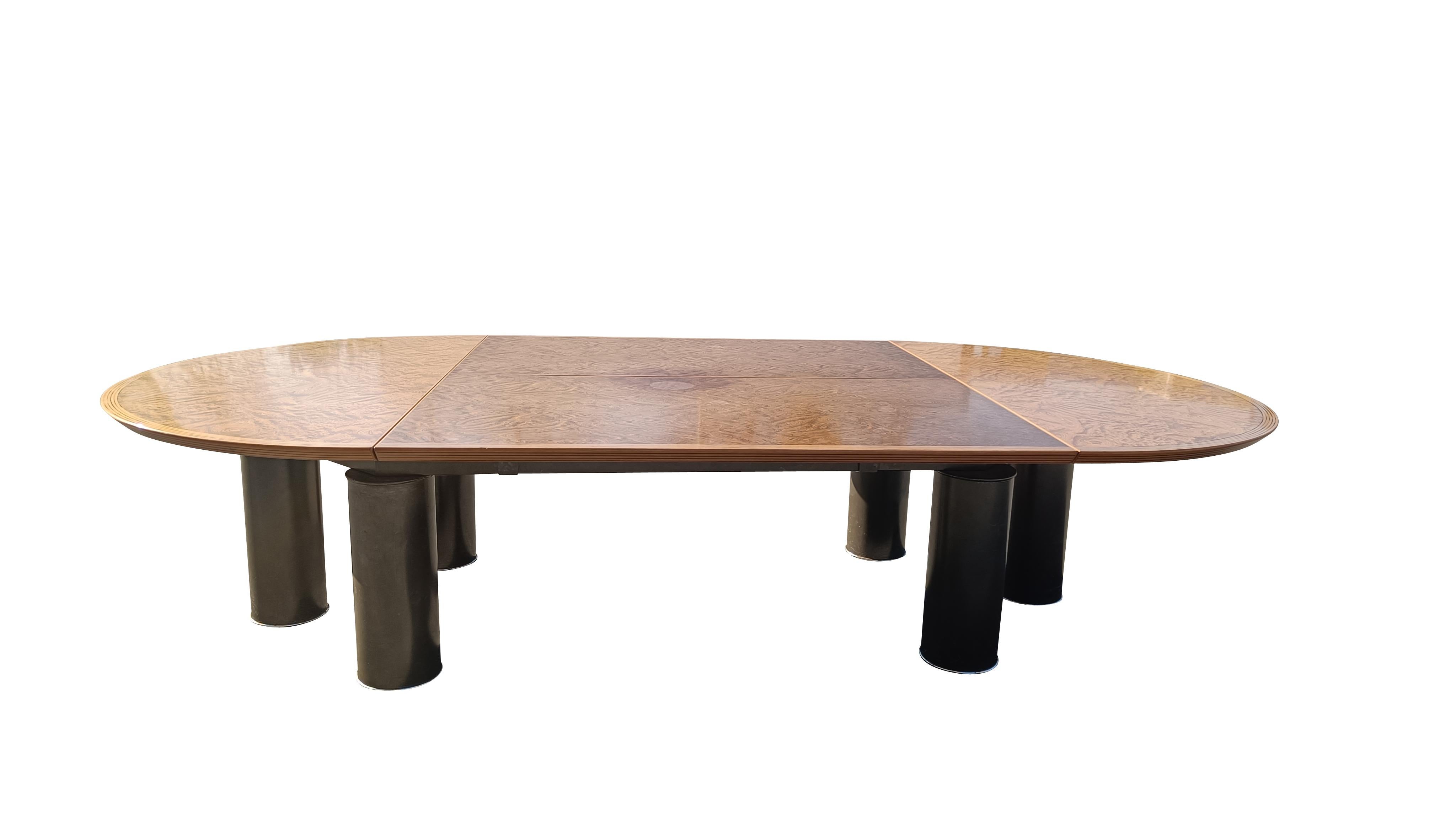 Extra großer, ausziehbarer Konferenztisch aus Nussbaumwurzelholz von Tobia Scarpa, 1980er Jahre (Postmoderne) im Angebot