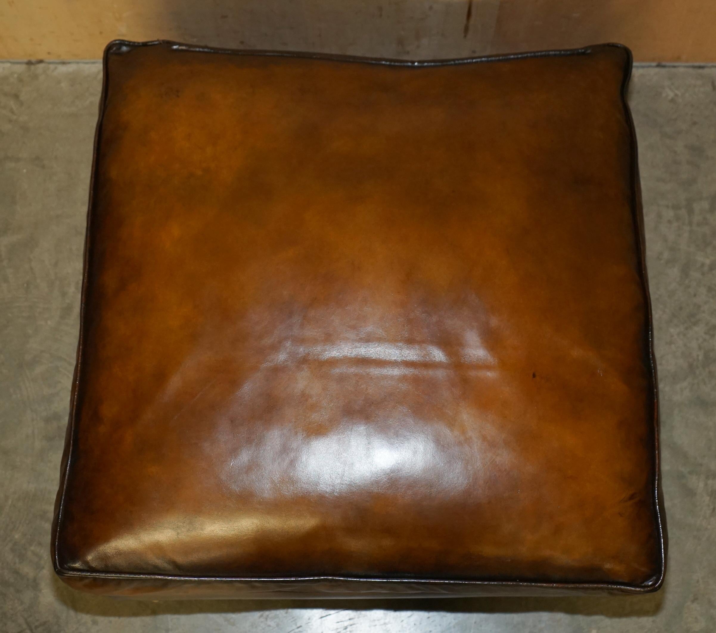 EXTRA LARGE FEATHER SEATHER SEAT RESTORED BROWN LEATHER OTTOMAN FOOTSTOOL PART OF SUiTE (Englisch) im Angebot