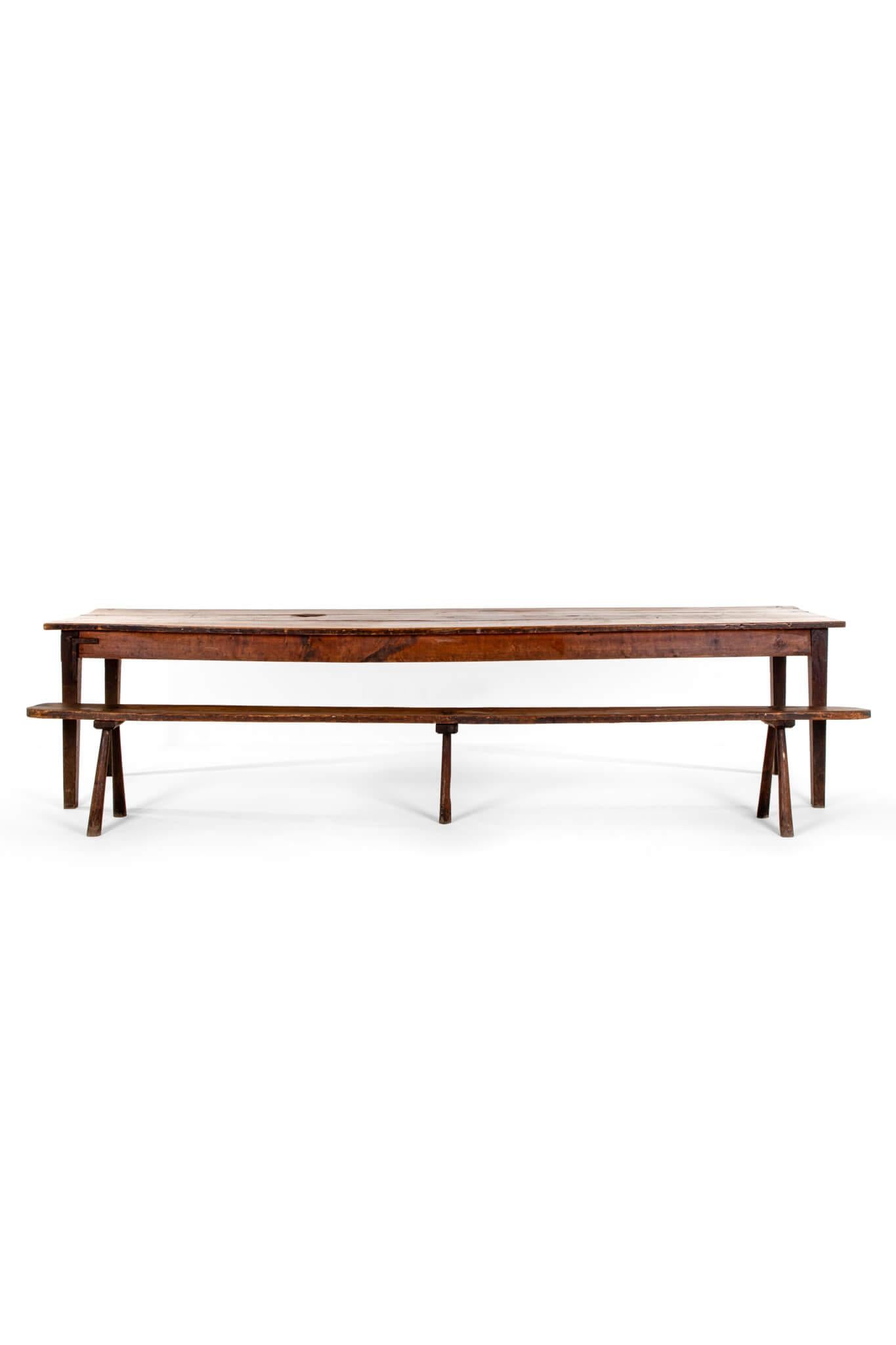Provincial français Très grande table et bancs de ferme française