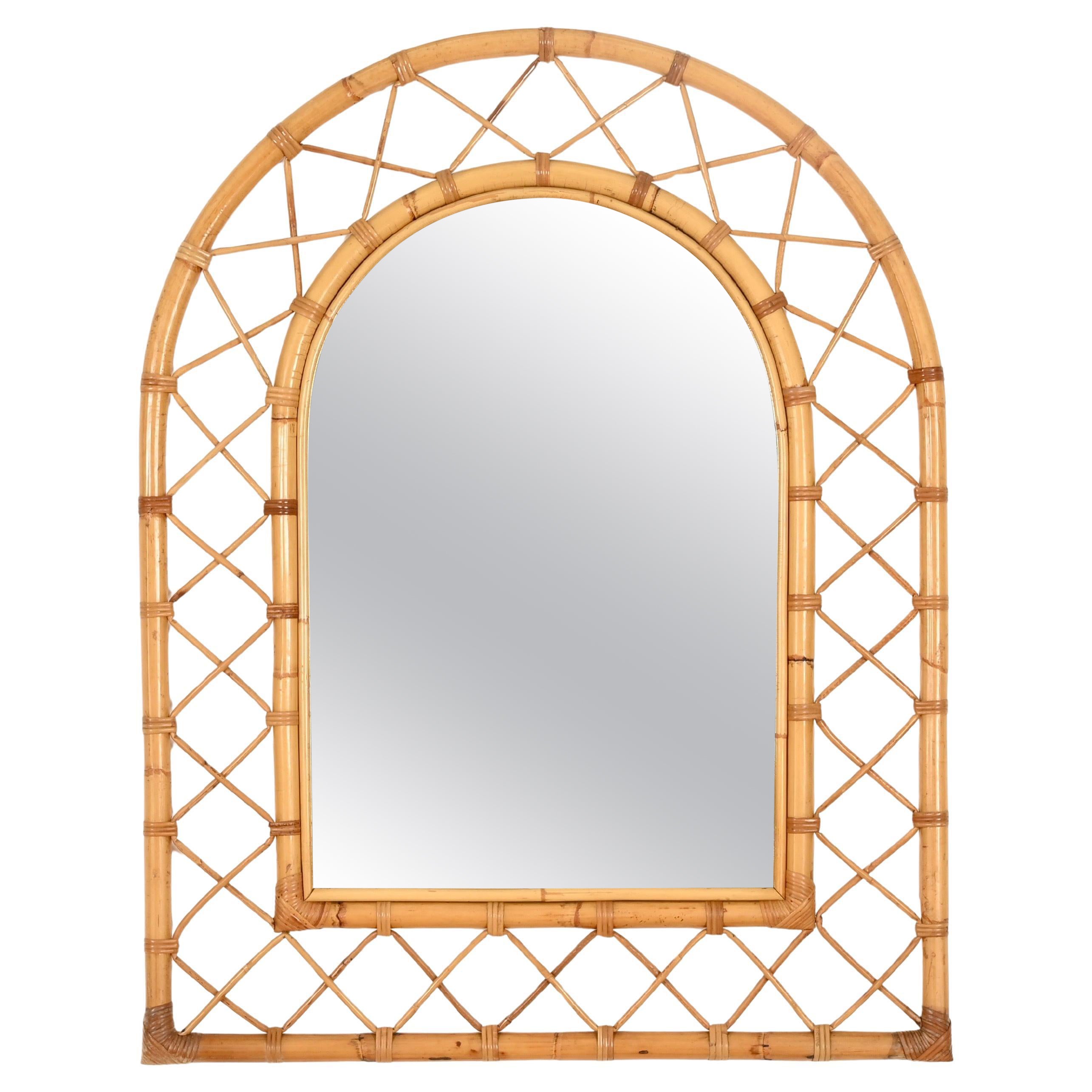 Espejo de arco extragrande de la Riviera francesa en ratán, mimbre y bambú, Italia Años 70 en venta