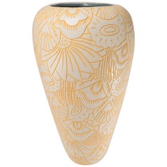 Große handgeschnitzte Porzellan-Kunstkeramik-Vase im „Garden“-Design