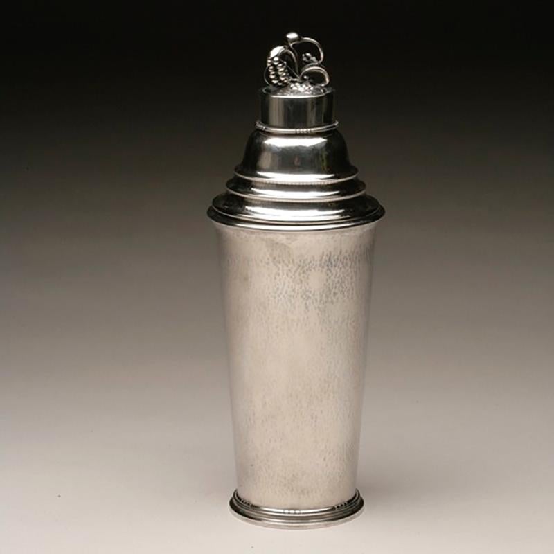 Extra Large Georg Jensen Sterling Silver Cocktail Shaker No. 462B by Harald Niel In Excellent Condition For Sale In San Francisco, CA