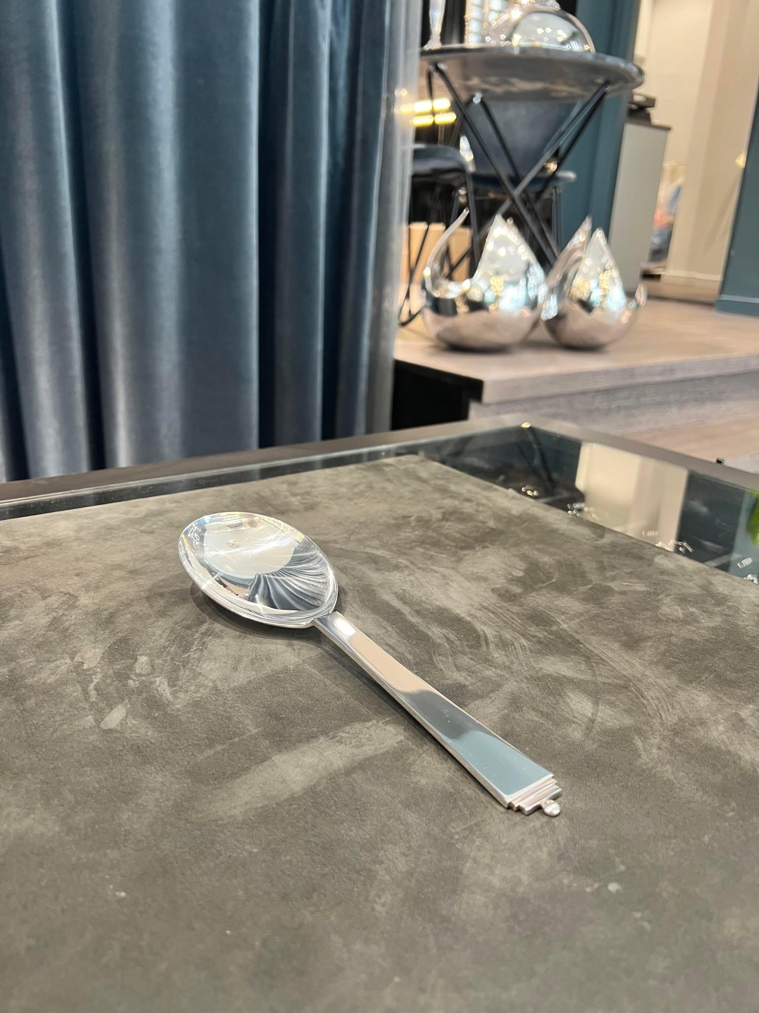 Art déco Extra-large cuillère de service pyramide Georg Jensen en argent sterling 111 en vente