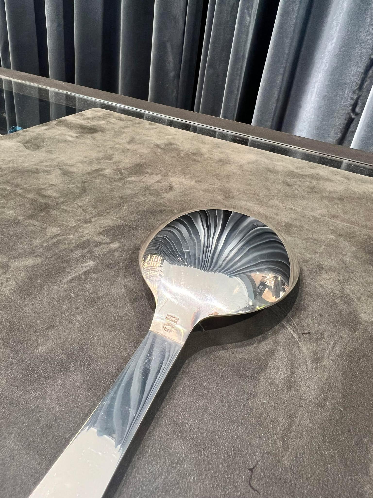 Danois Extra-large cuillère de service pyramide Georg Jensen en argent sterling 111 en vente