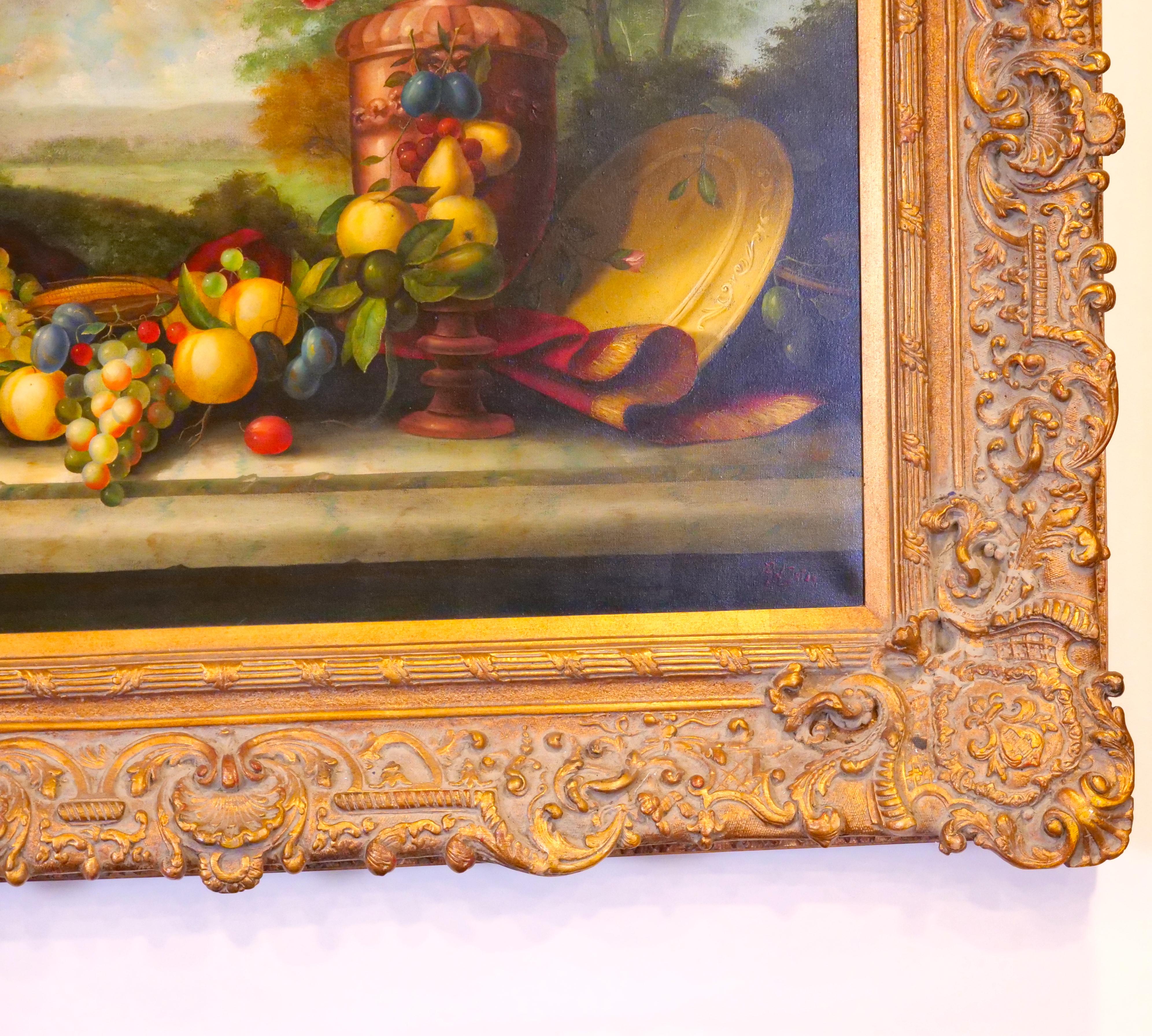 Transpórtate a la elegancia del siglo XIX con este cautivador óleo sobre lienzo enmarcado en madera dorada Pintura de bodegón con corona/flores y frutas. Meticulosamente creada, esta pieza encierra el encanto intemporal de la belleza de la