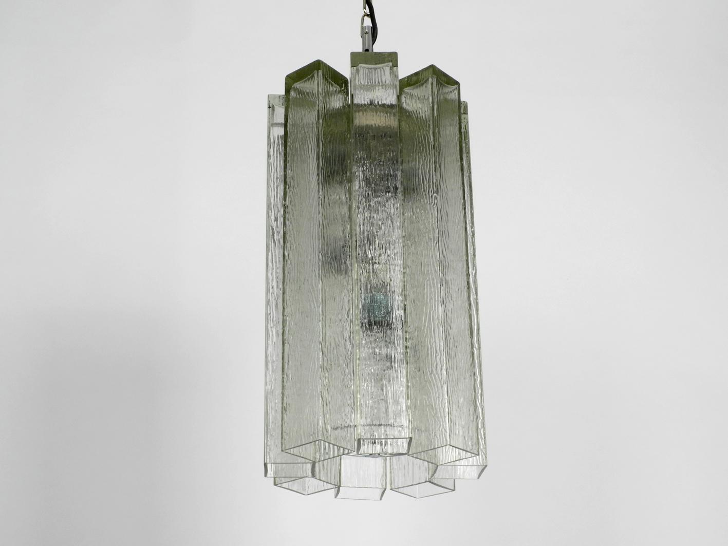 Allemand Très grande lampe à suspension en verre de Doria, design brutaliste moderne du milieu du siècle dernier en vente
