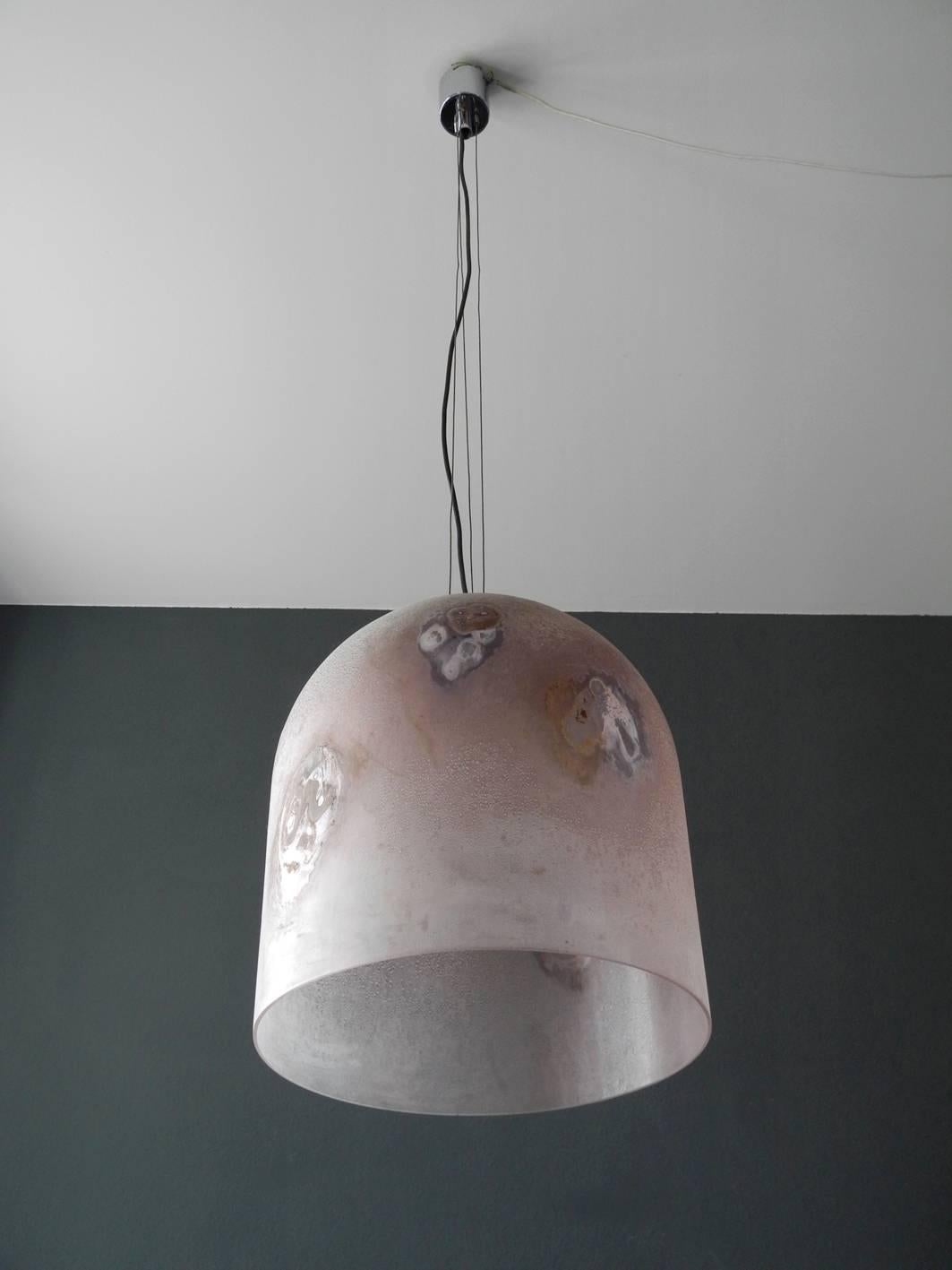 Original very large 1970s extra large glass pendant lamp, model Medusa, by the famous Italian glass artist Alfredo Barbini.
Very high quality and noble design. Fire treated glass, looks like it has been damaged and patinated, but has been created