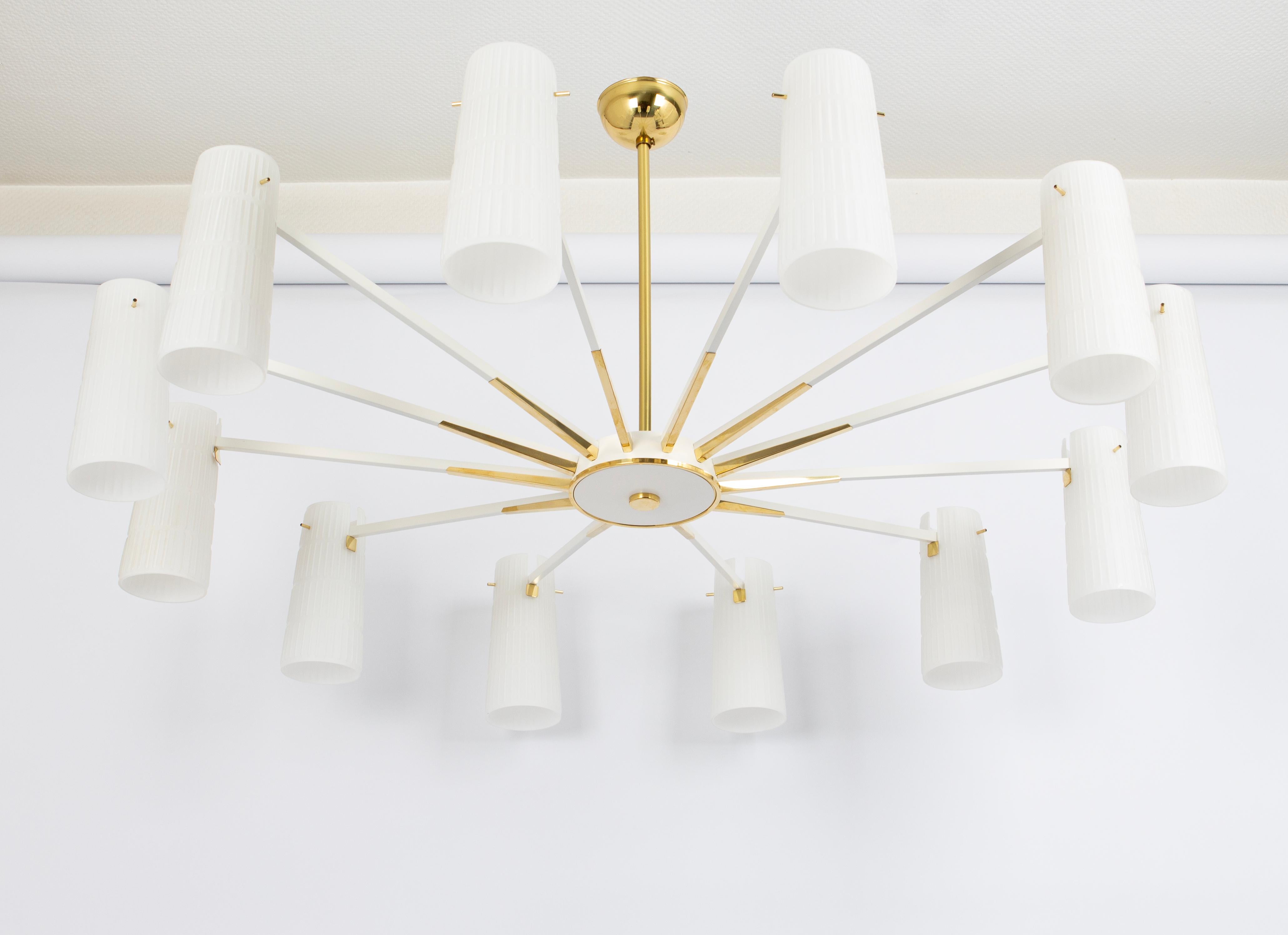 Mid-Century Modern Extra Large Glass Sunburst Chandelier, Stilnovo style, 1950s For Sale