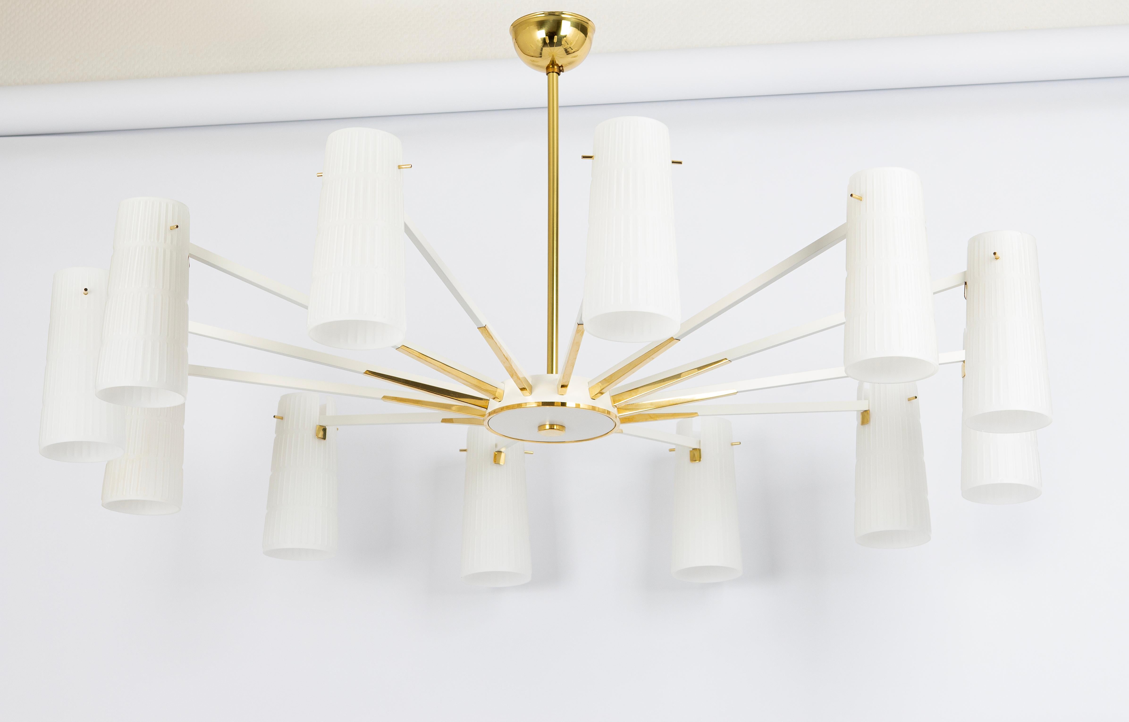 Extra Large Glass Sunburst Chandelier, Stilnovo style, 1950s For Sale 1