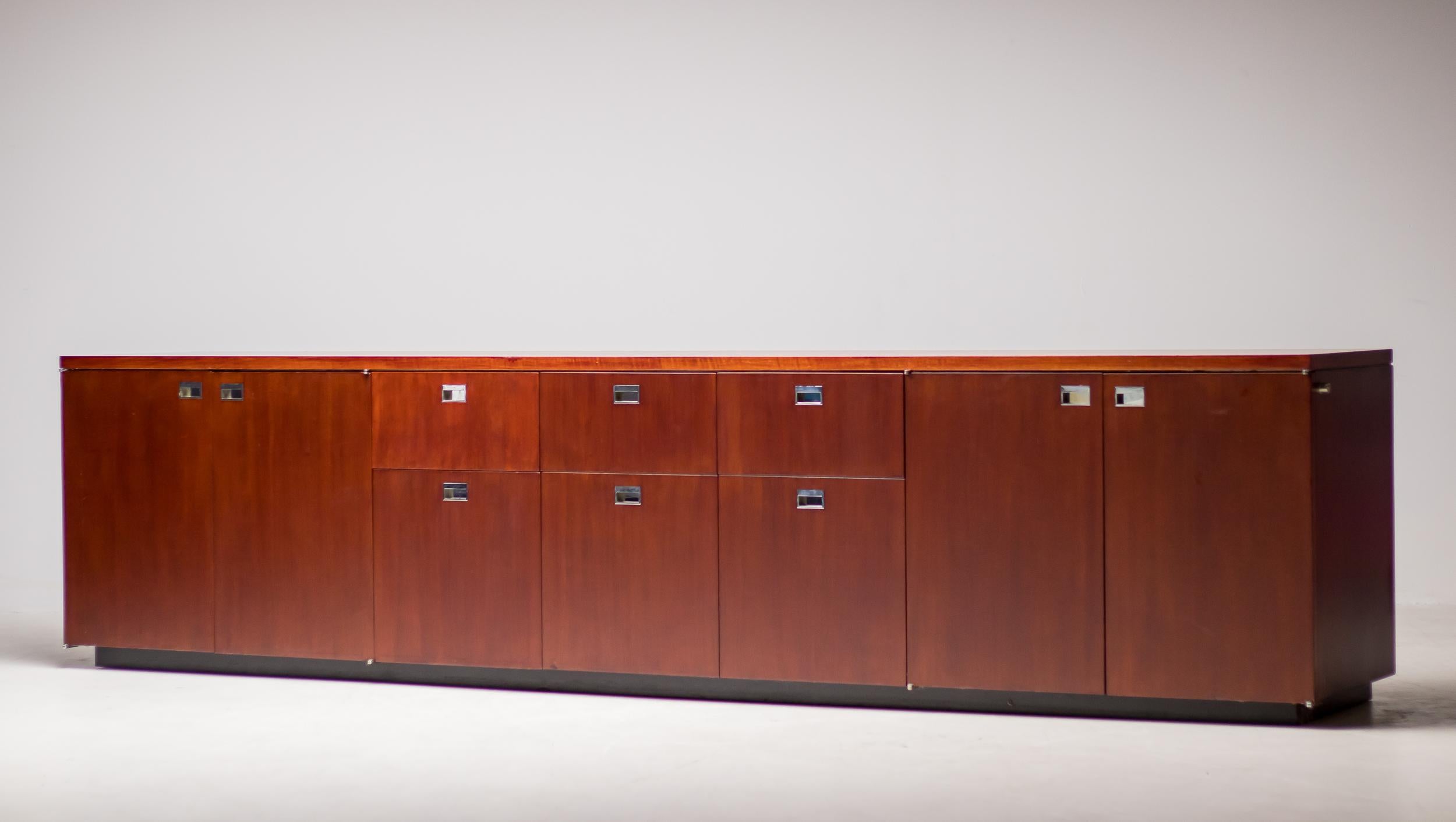Mid-Century moderno Credenza extra-large Gordon Bunshaft di De Coene Frères, anni '60 in vendita