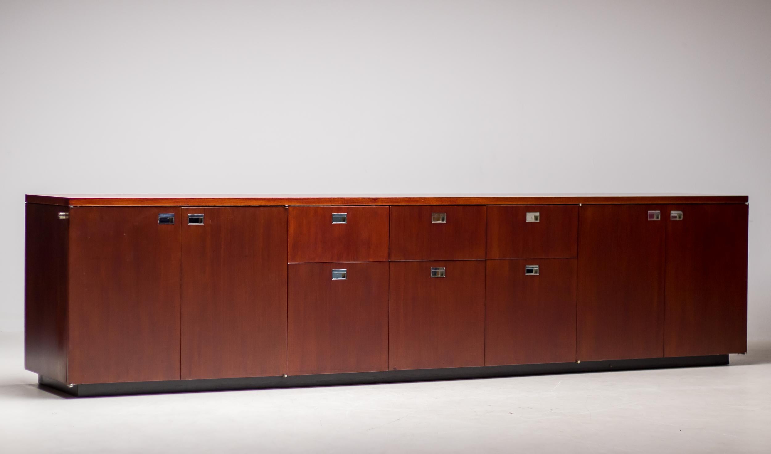 Metà XX secolo Credenza extra-large Gordon Bunshaft di De Coene Frères, anni '60 in vendita