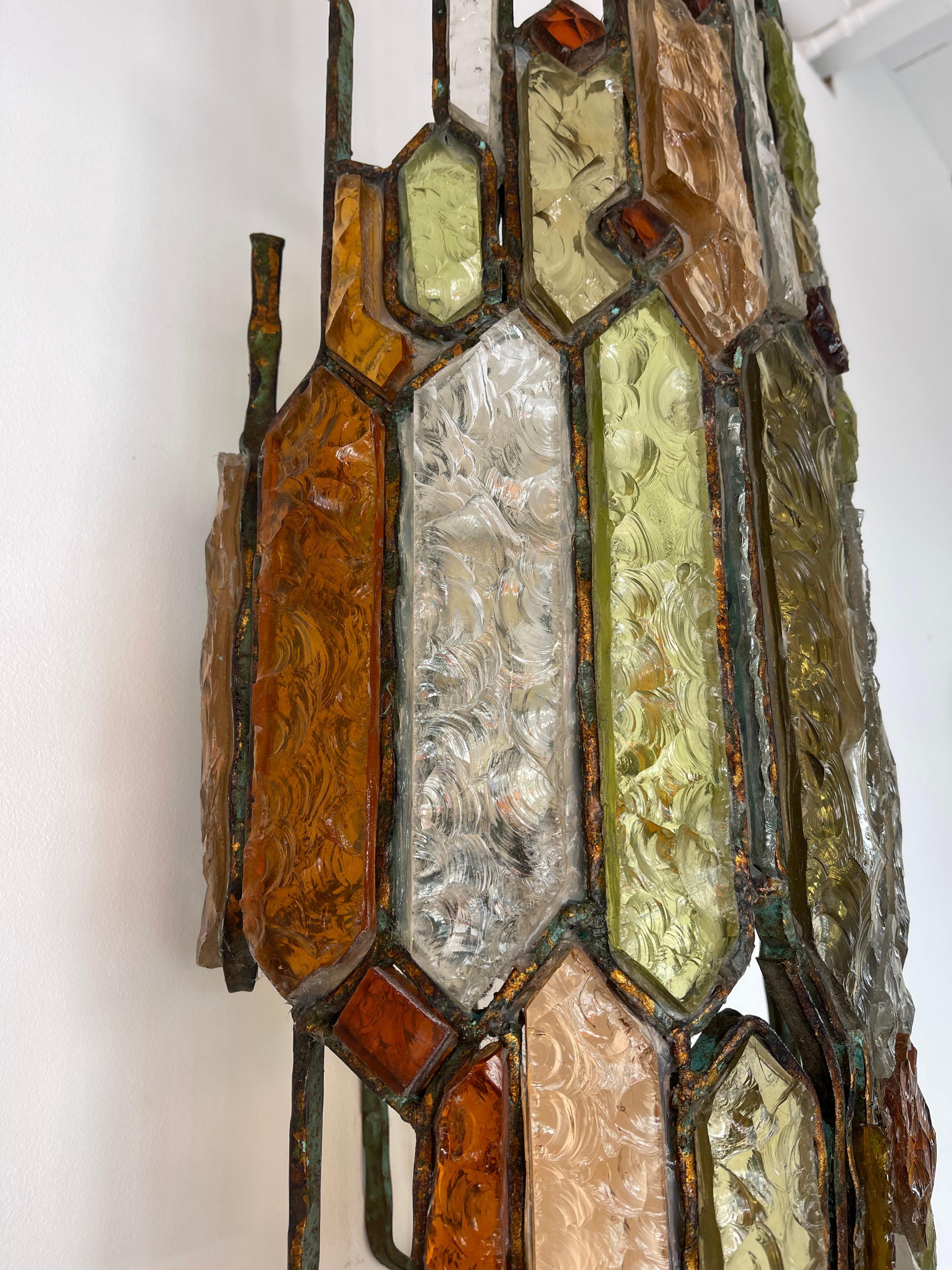 Extra Large wall lamp light sconce multicolor hammered glass and wrought iron, partial gilding gold leaf patina, by the manufacture Longobard in Verona in a Brutalist style, the concurrent of Biancardi Jordan Arte and Poliarte during the 1970s.