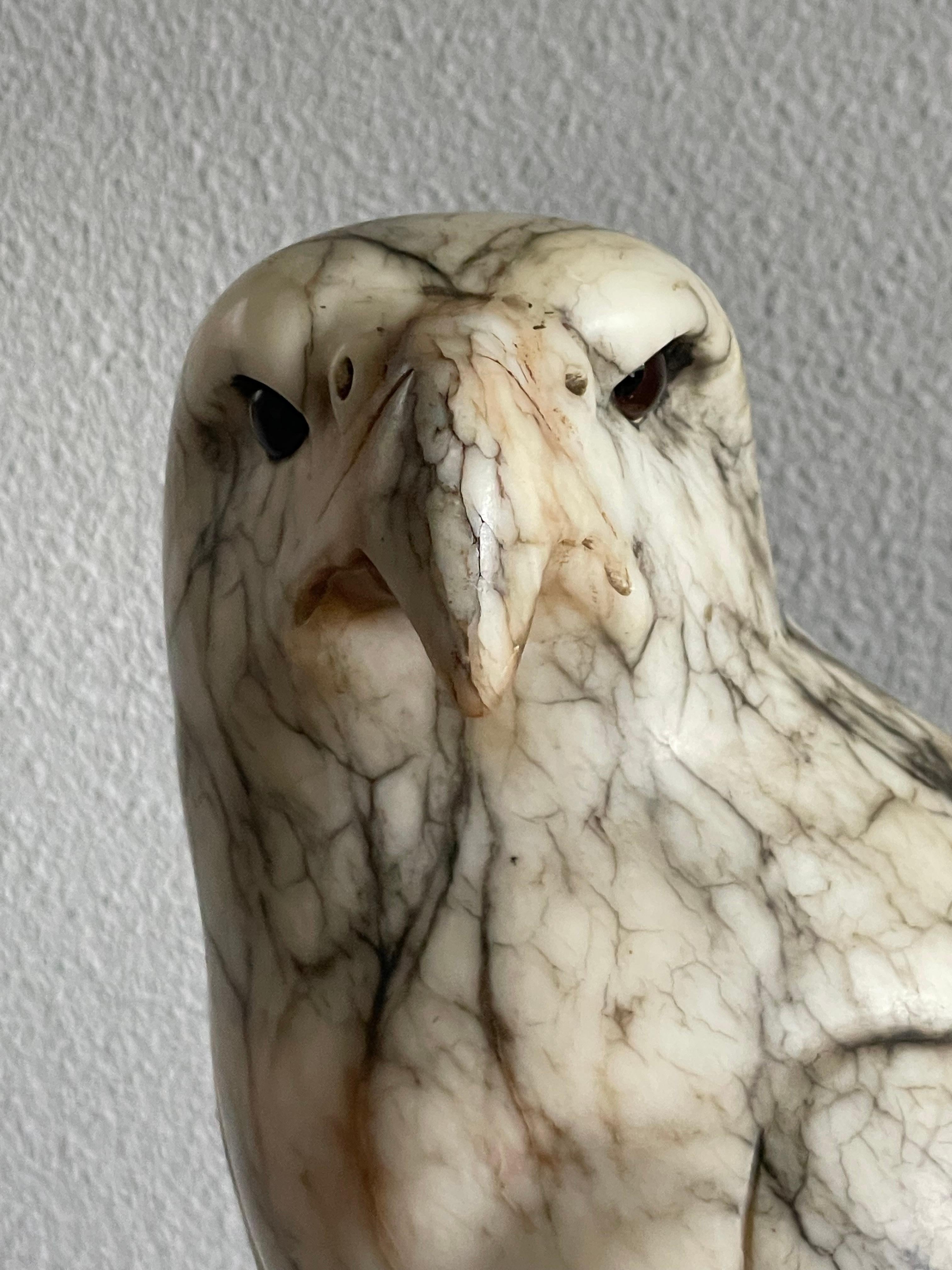 Extra Large Hand Carved & Mint Antique Alabaster American Bald Eagle Sculpture In Excellent Condition In Lisse, NL