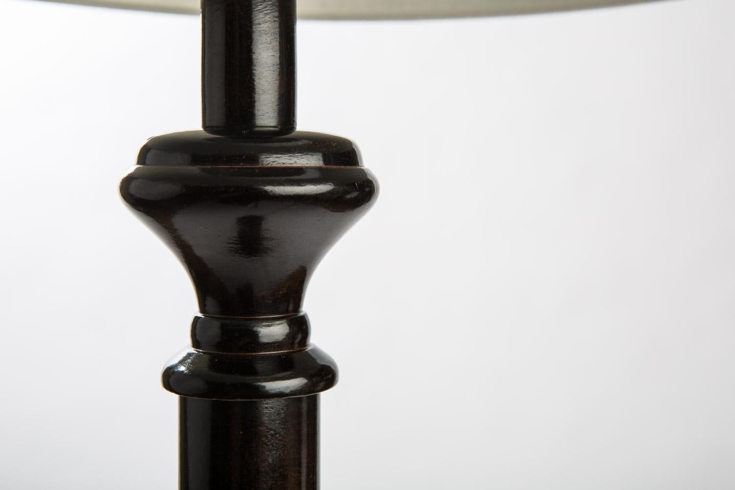 Lampada da tavolo a bastone per candele in ottone extra large realizzata a mano con finitura in bronzo In condizioni Nuovo in vendita a London, GB