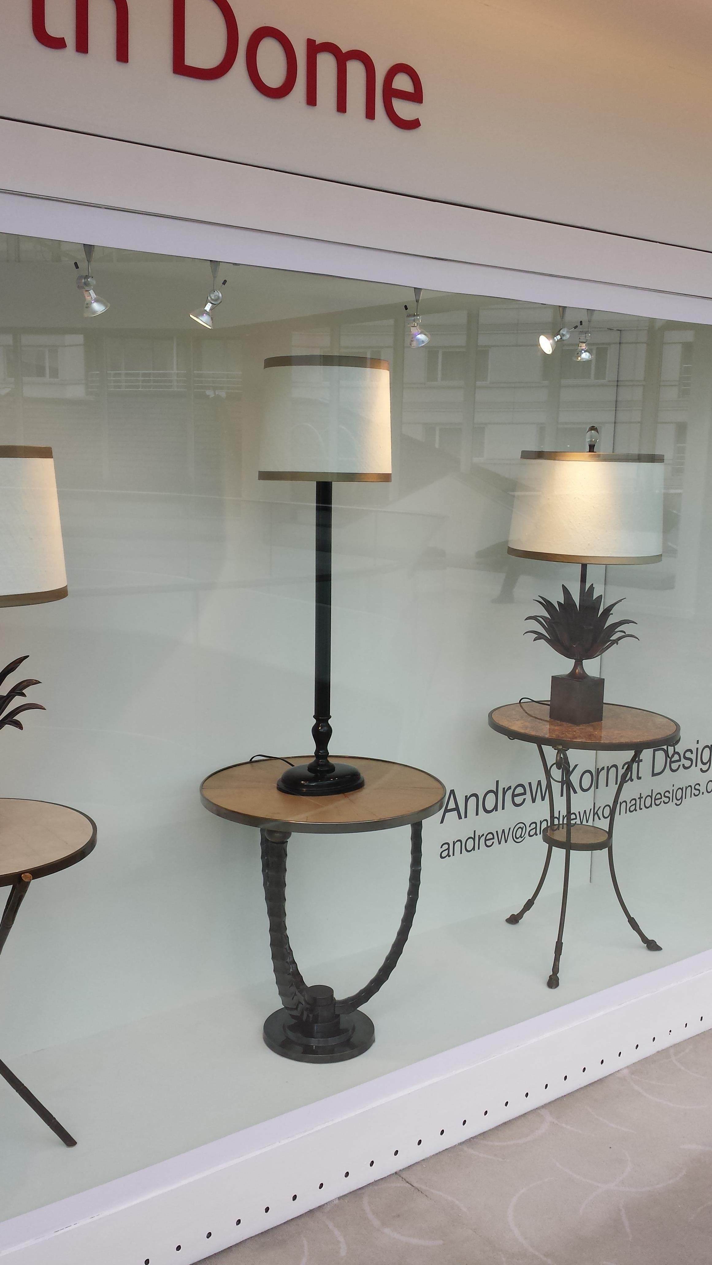 XXI secolo e contemporaneo Lampada da tavolo a bastone per candele in ottone extra large realizzata a mano con finitura in bronzo in vendita